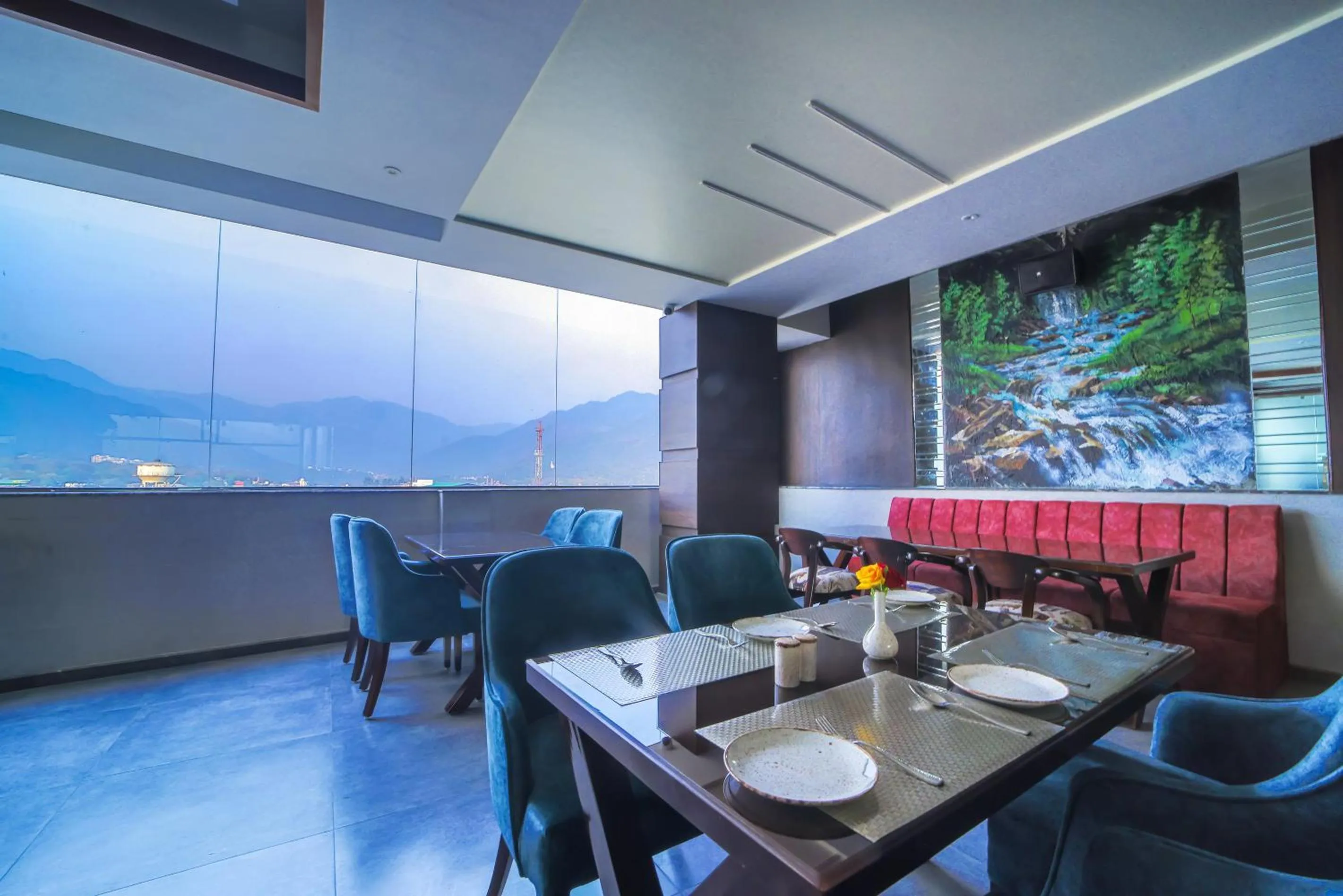 Restaurant/places to eat in Hotel Holy Vivasa