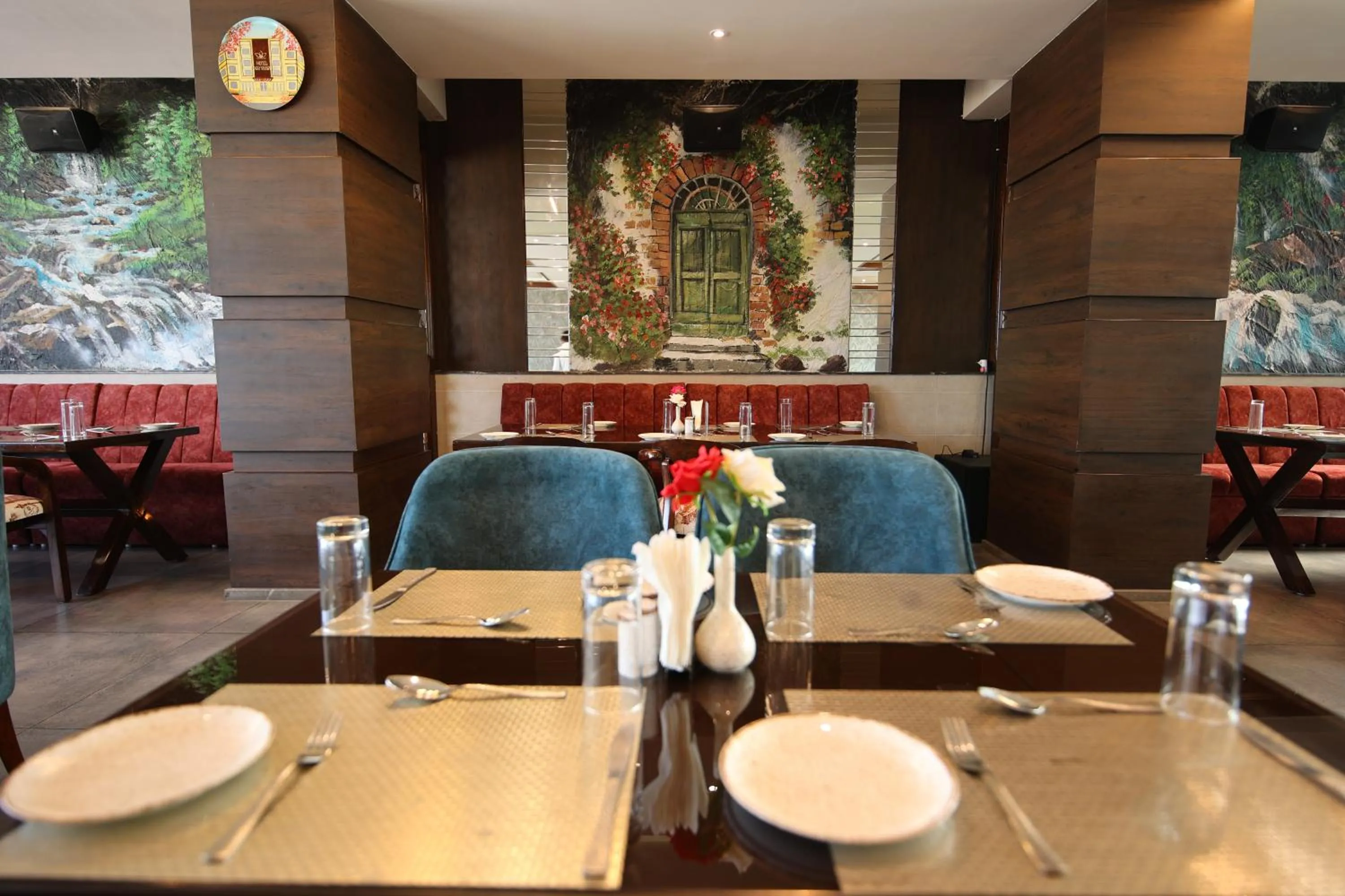 Restaurant/places to eat in Hotel Holy Vivasa