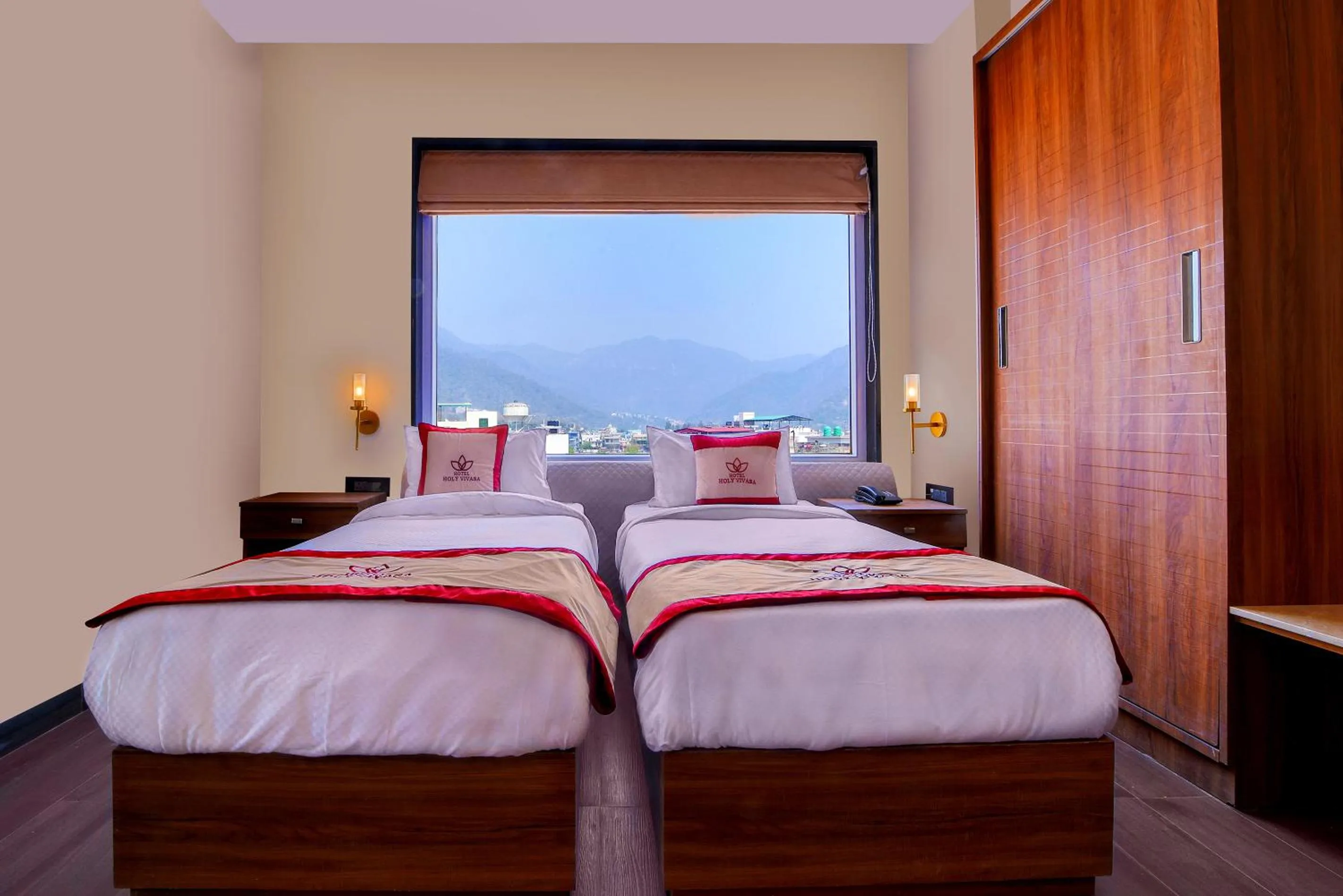 Bedroom, Bed in Hotel Holy Vivasa