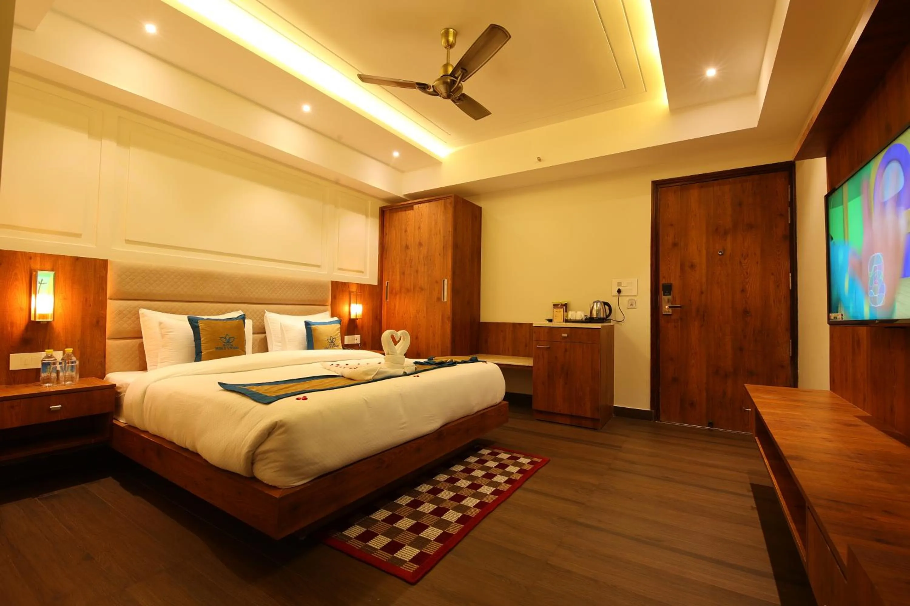 Bedroom, Bed in Hotel Holy Vivasa