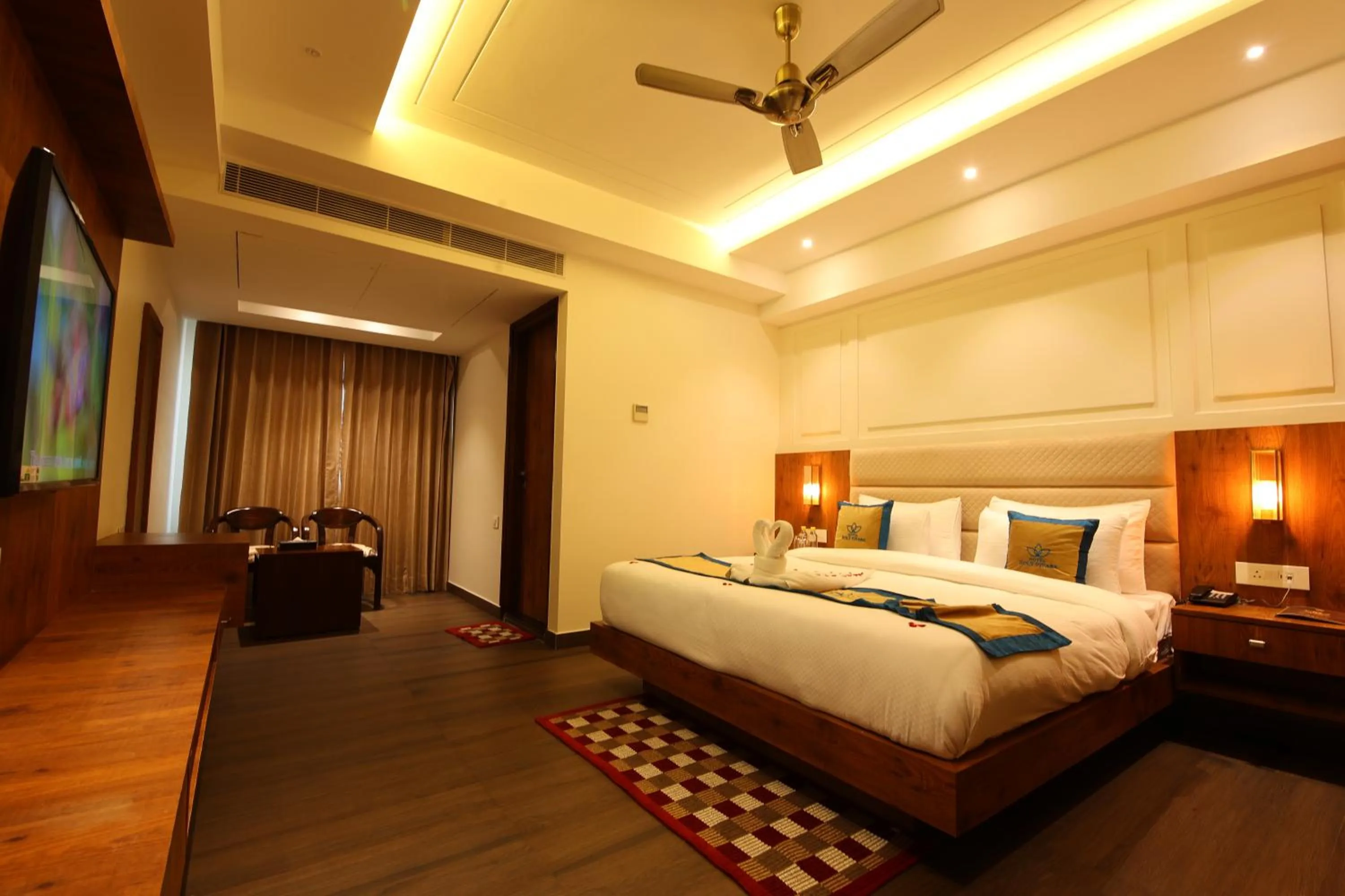 Bedroom, Bed in Hotel Holy Vivasa