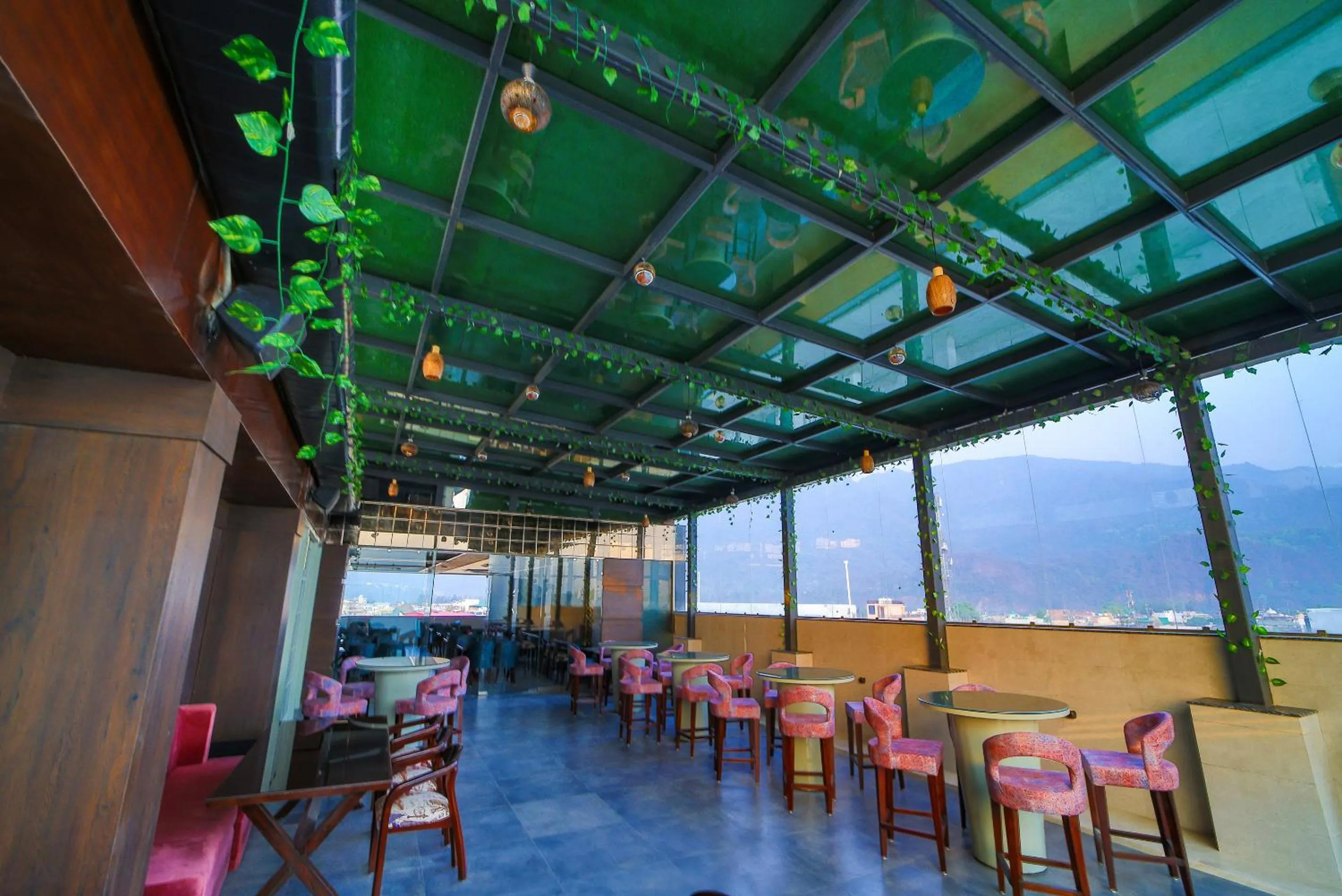 Restaurant/places to eat in Hotel Holy Vivasa