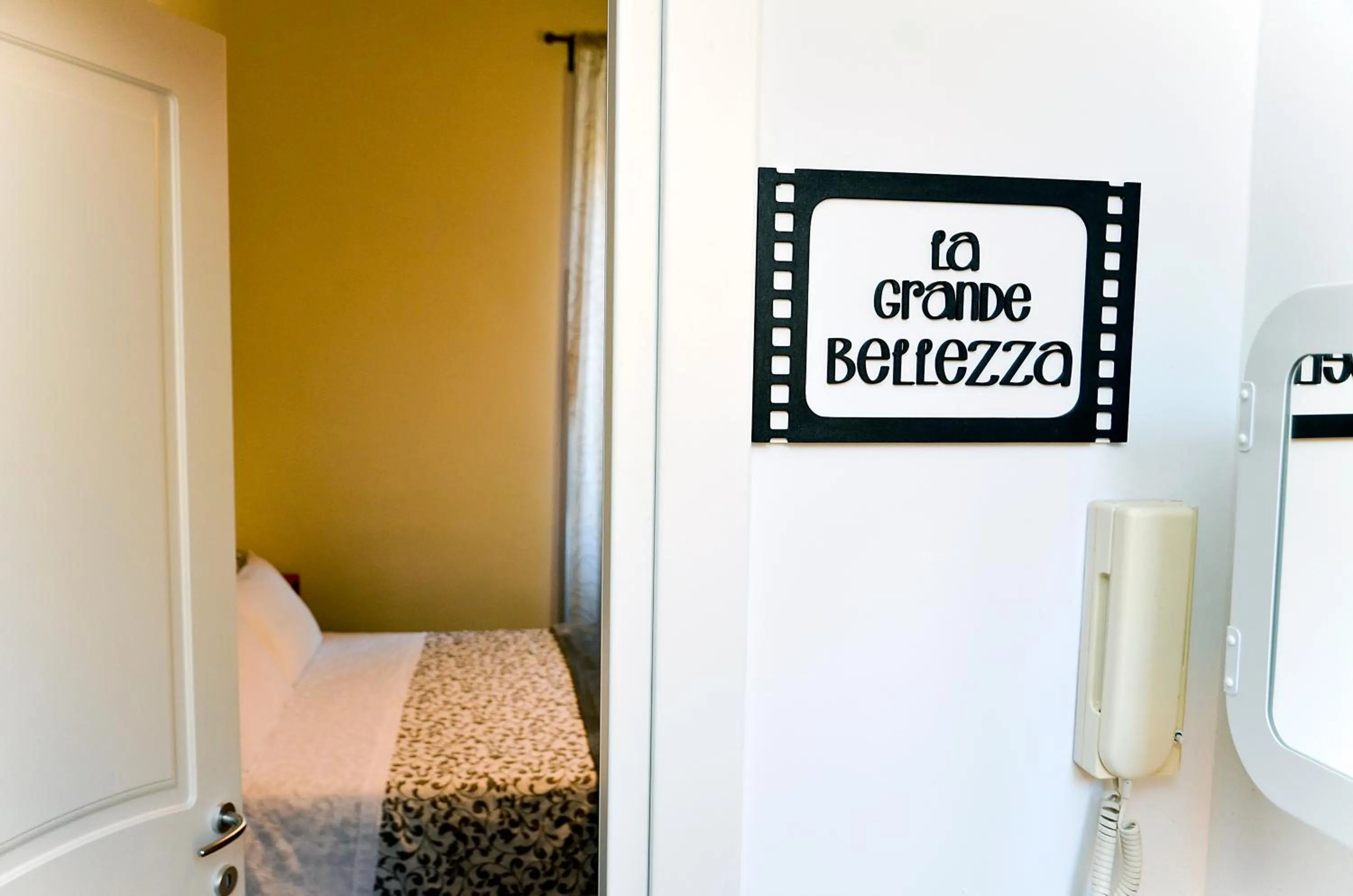 Logo/Certificate/Sign, Bed in B&B Lost in Trastevere