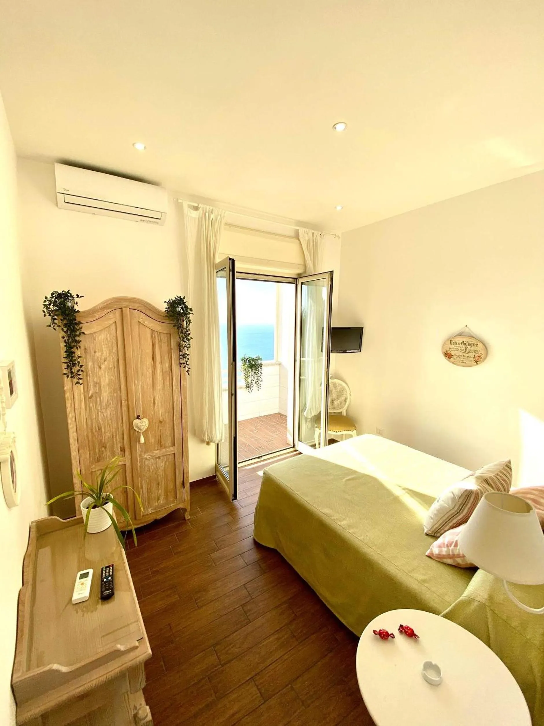 Photo of the whole room, Bed in Mini Hotel - Angolo Di Paradiso -