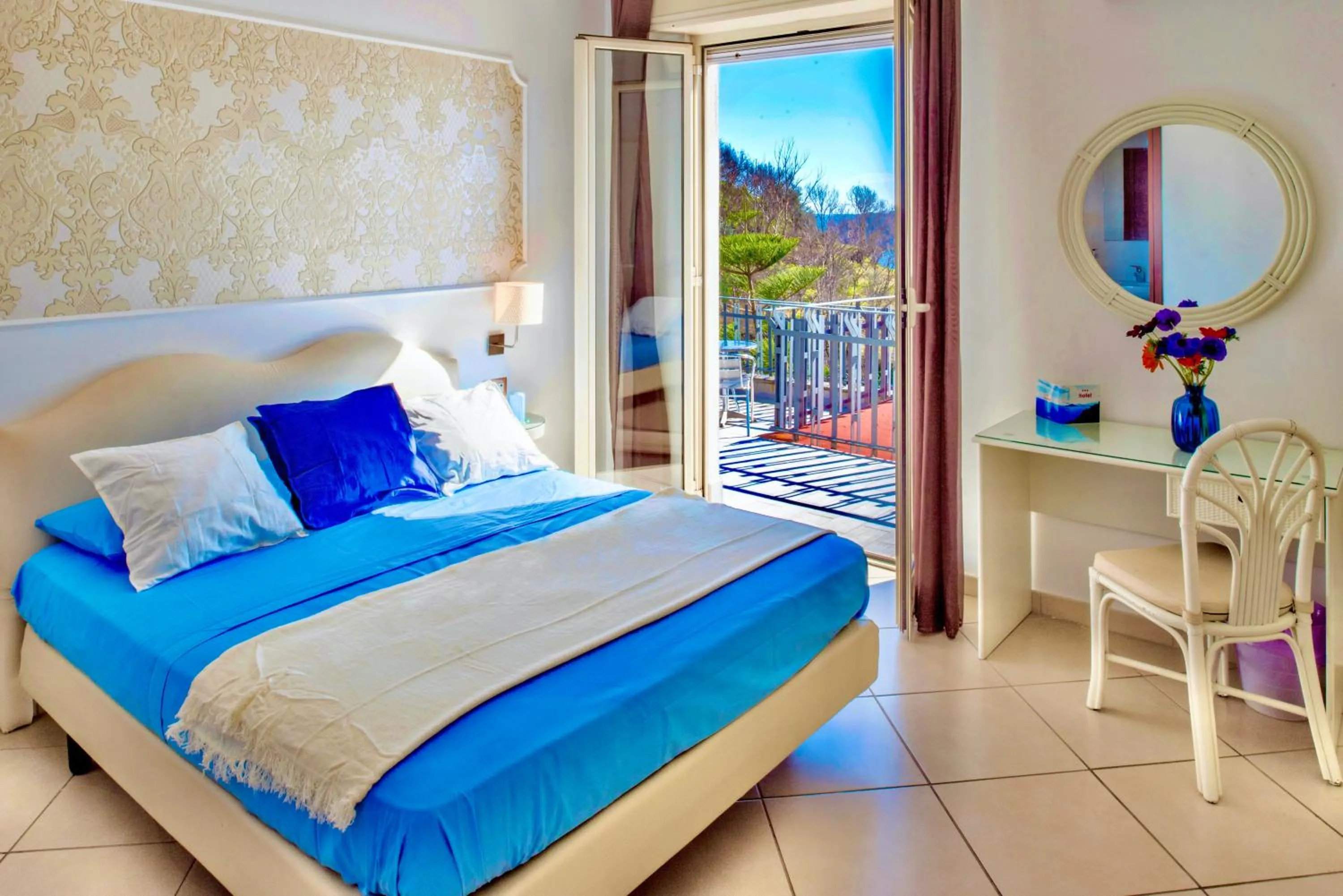 Bed in Mini Hotel - Angolo Di Paradiso -