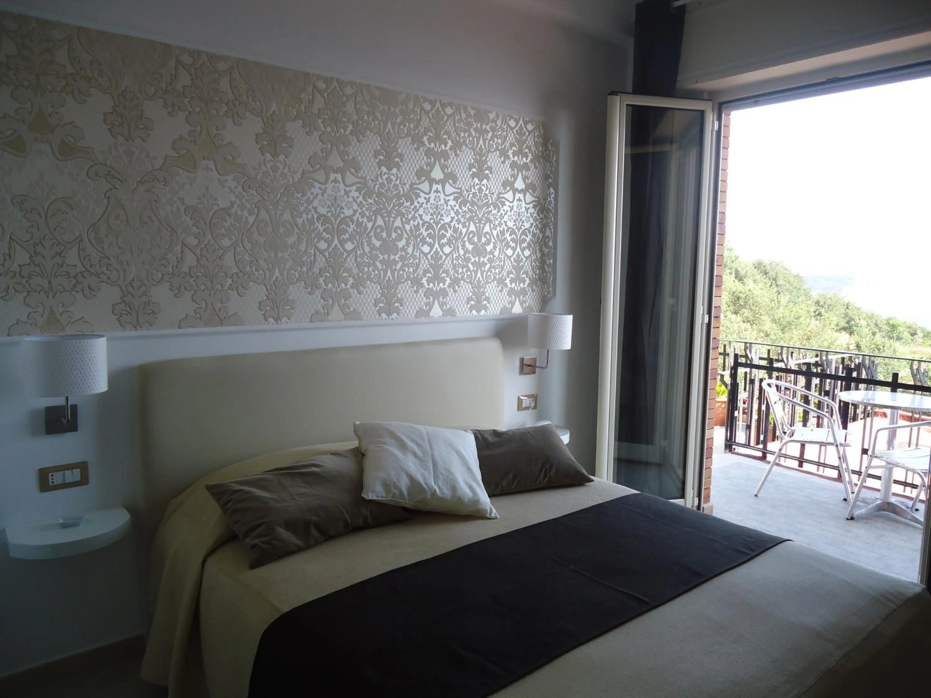 Bed in Mini Hotel - Angolo Di Paradiso -