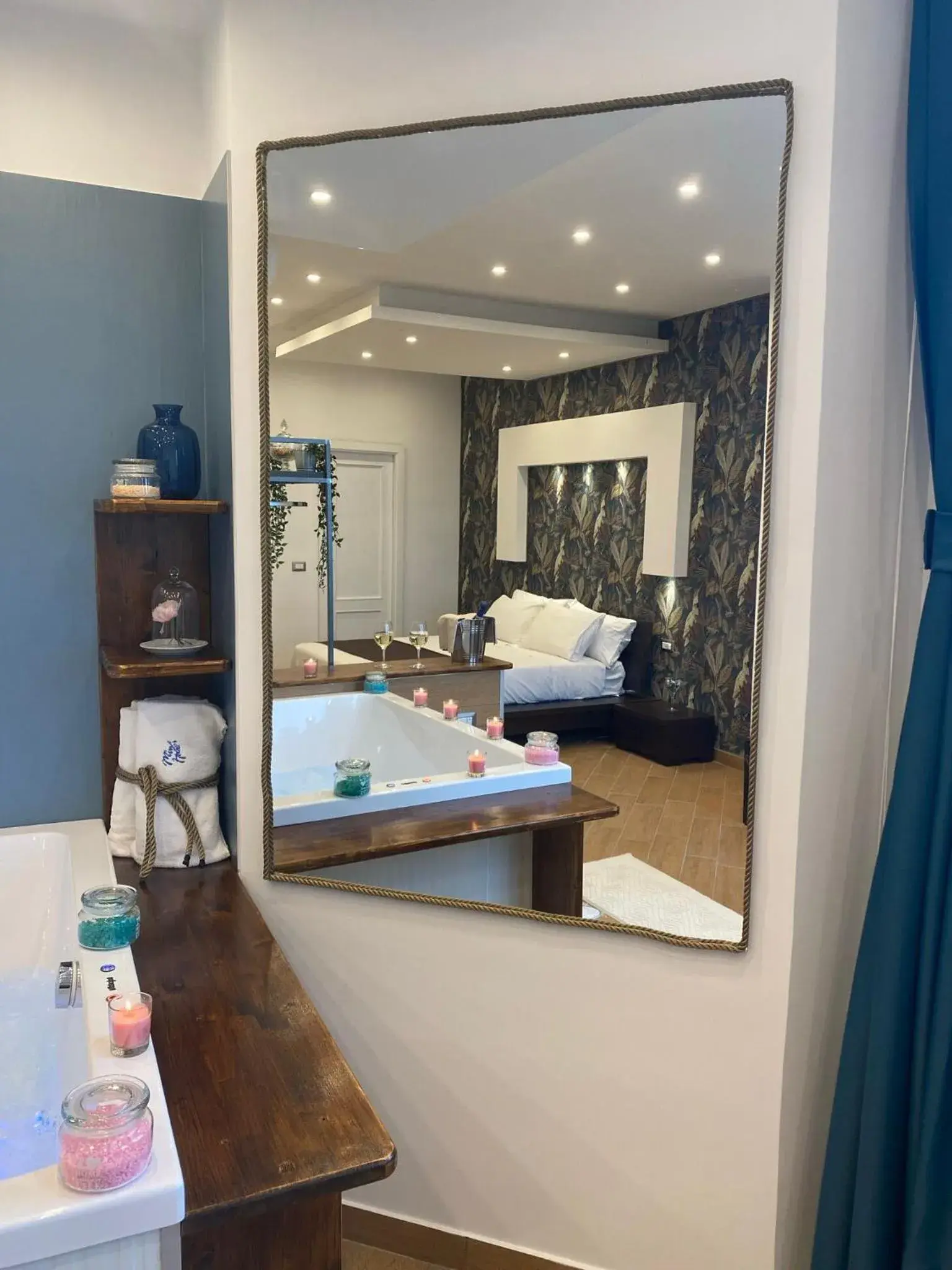 Deluxe Suite with Spa Bath in Mini Hotel - Angolo Di Paradiso - Deluxe Suite with Spa Bath in Mini Hotel - Angolo Di Paradiso -