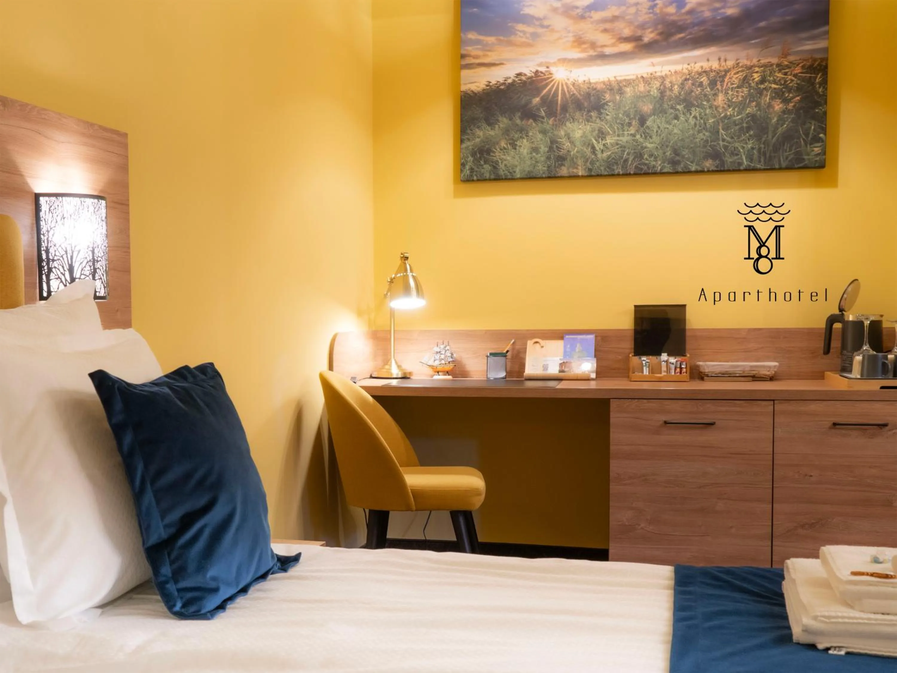 Seating area, Bed in Mariensztat 8 Hotel