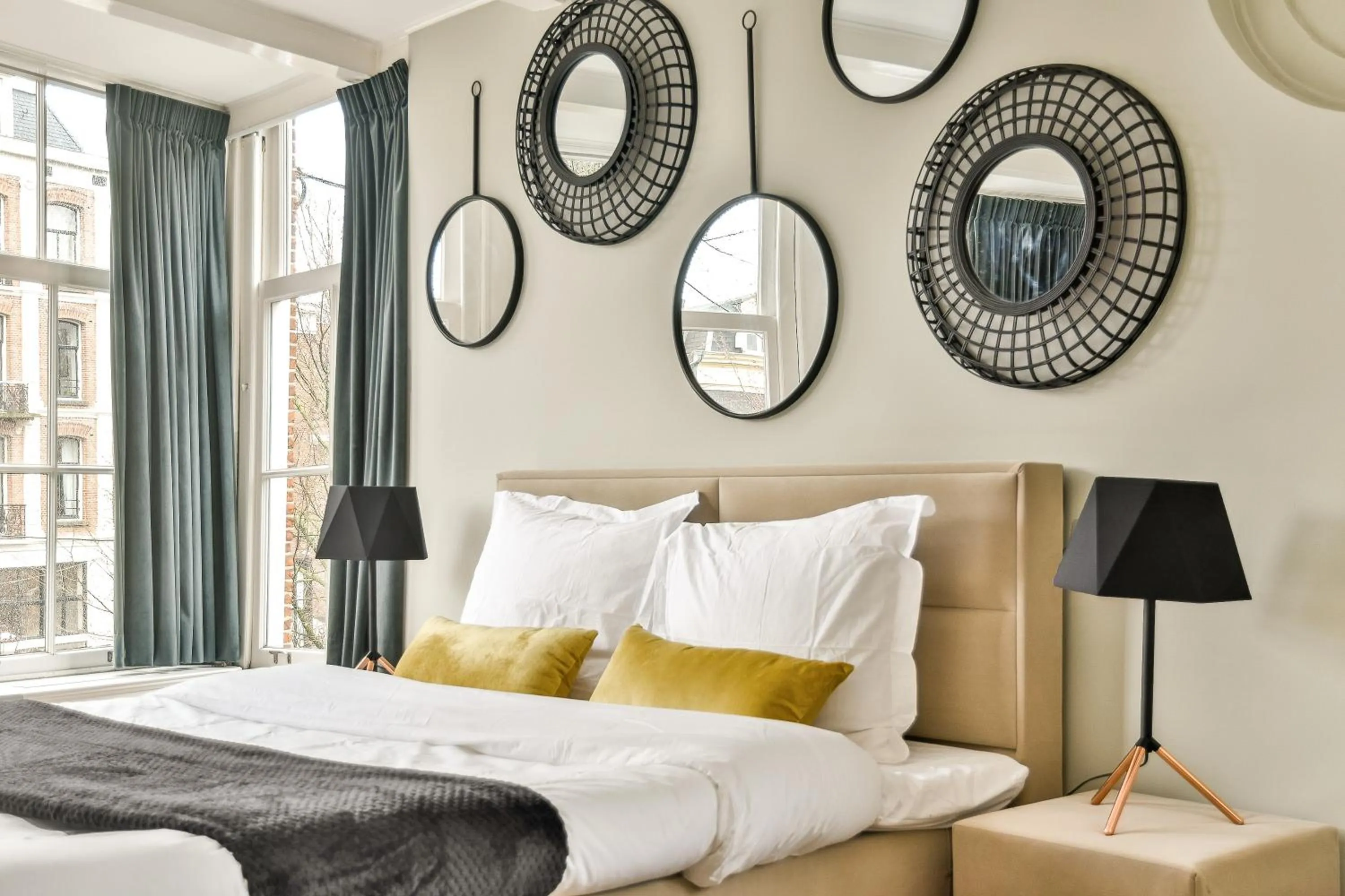 Bed in Spiegelgracht Apartments with Canal View