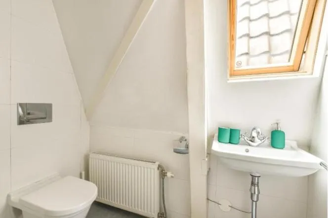 Spiegelgracht Apartments with Canal View