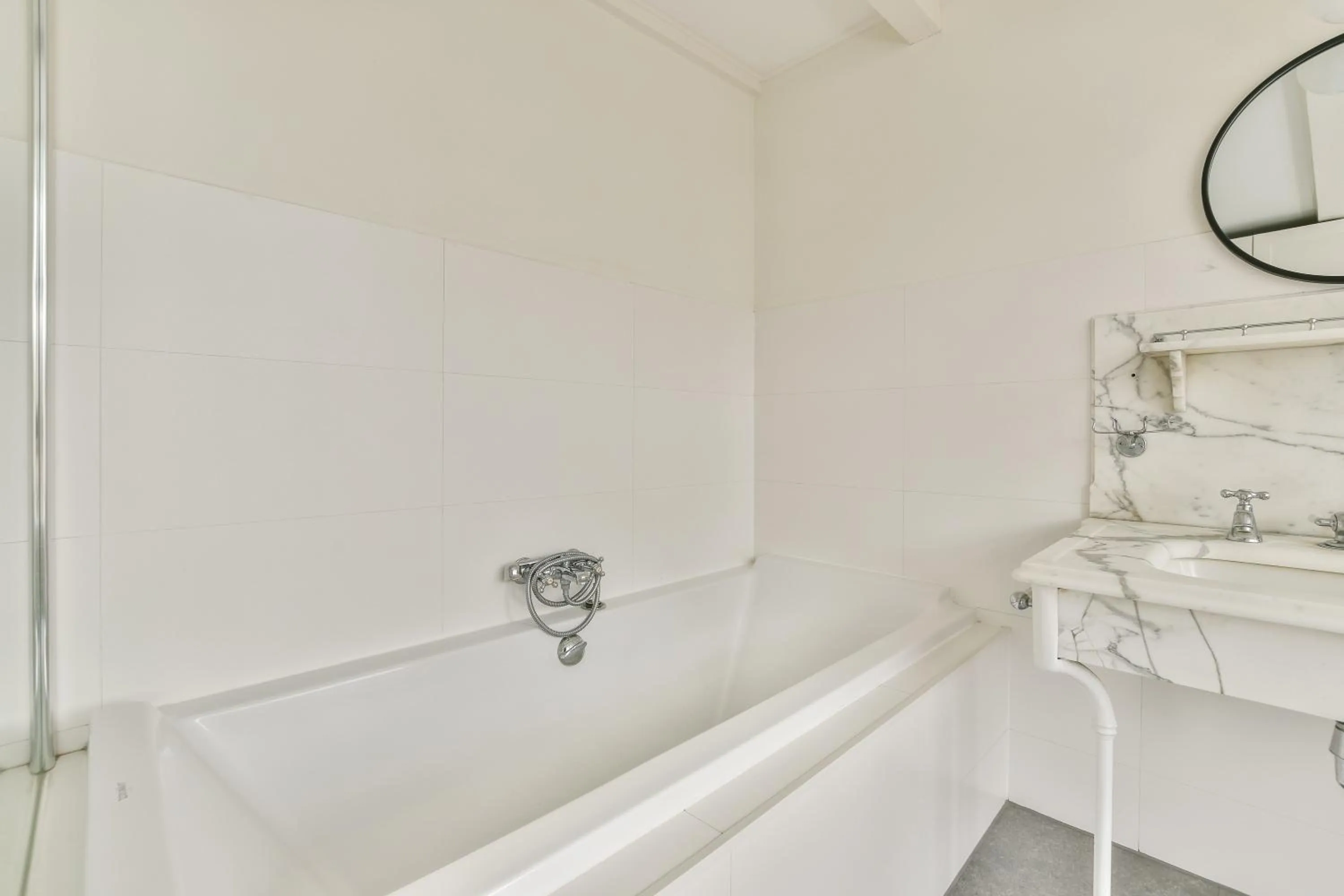 Spiegelgracht Apartments with Canal View