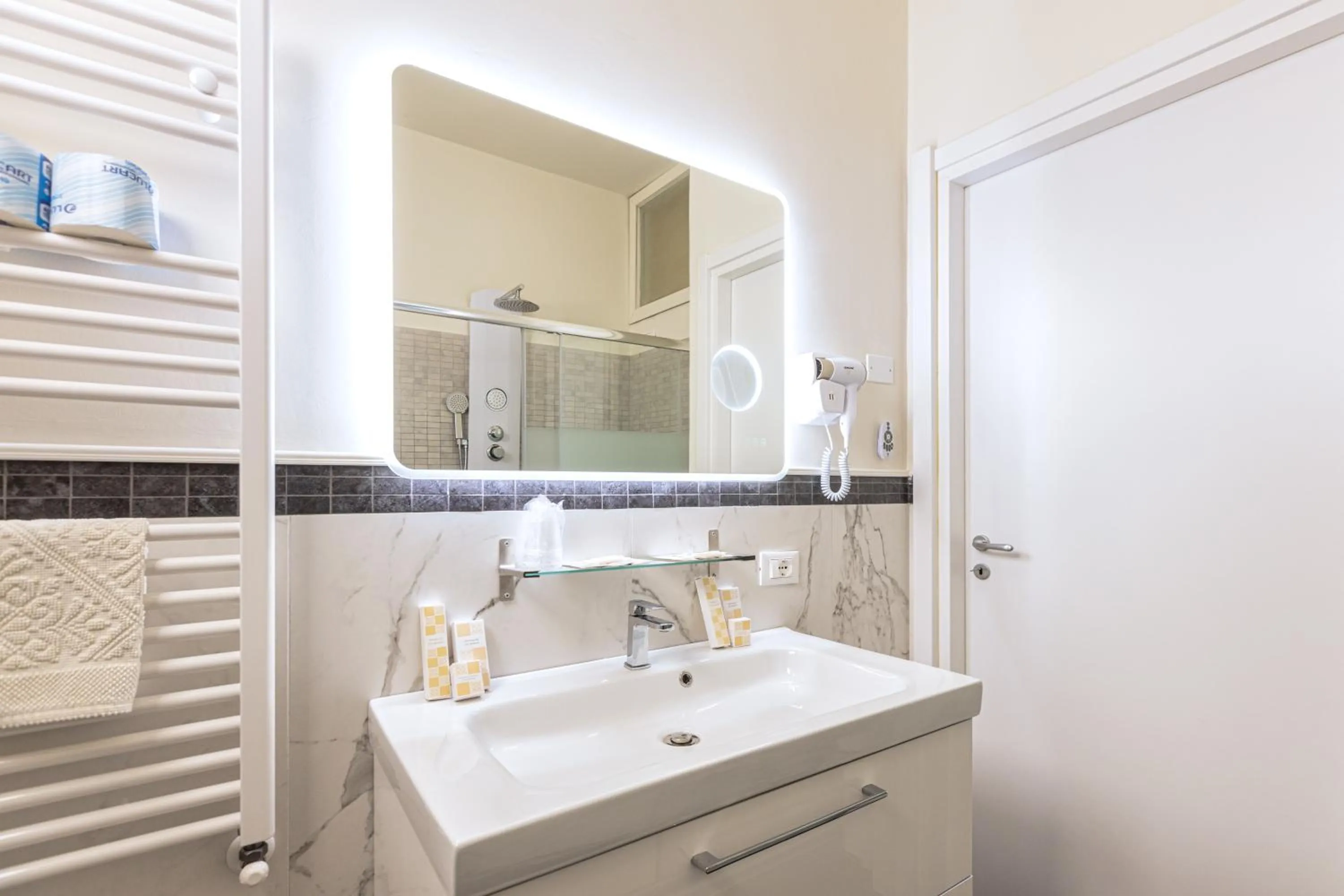 Bathroom in Hotel Villa Pigalle