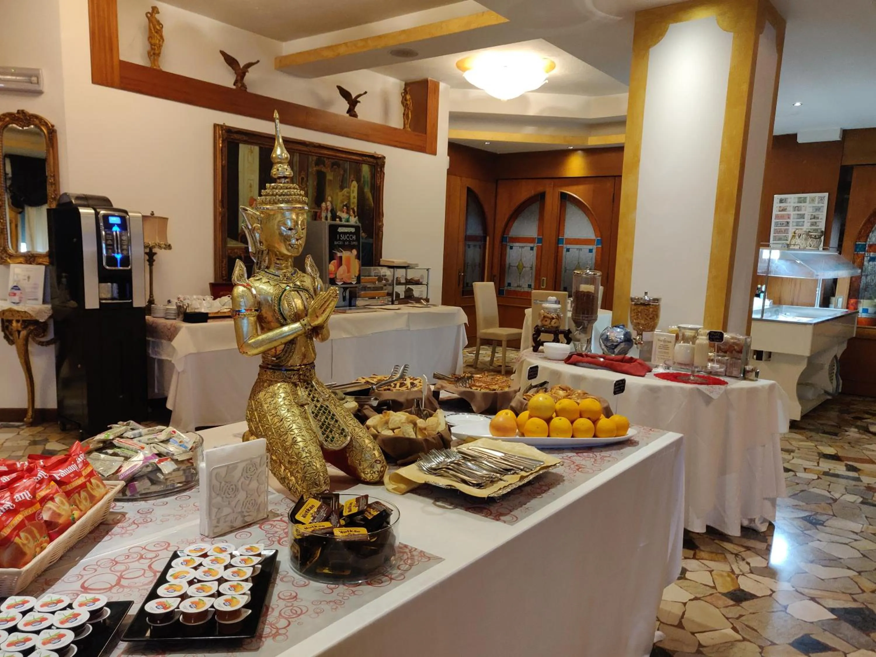 Breakfast in Hotel Villa Pigalle