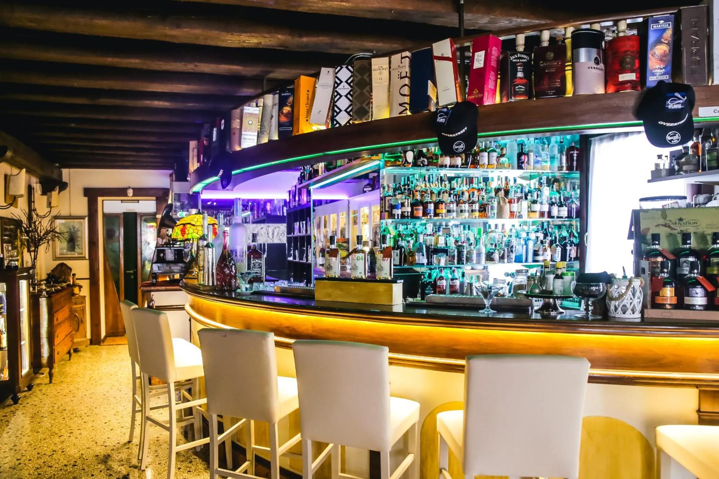 Lounge or bar in Hotel Villa Pigalle