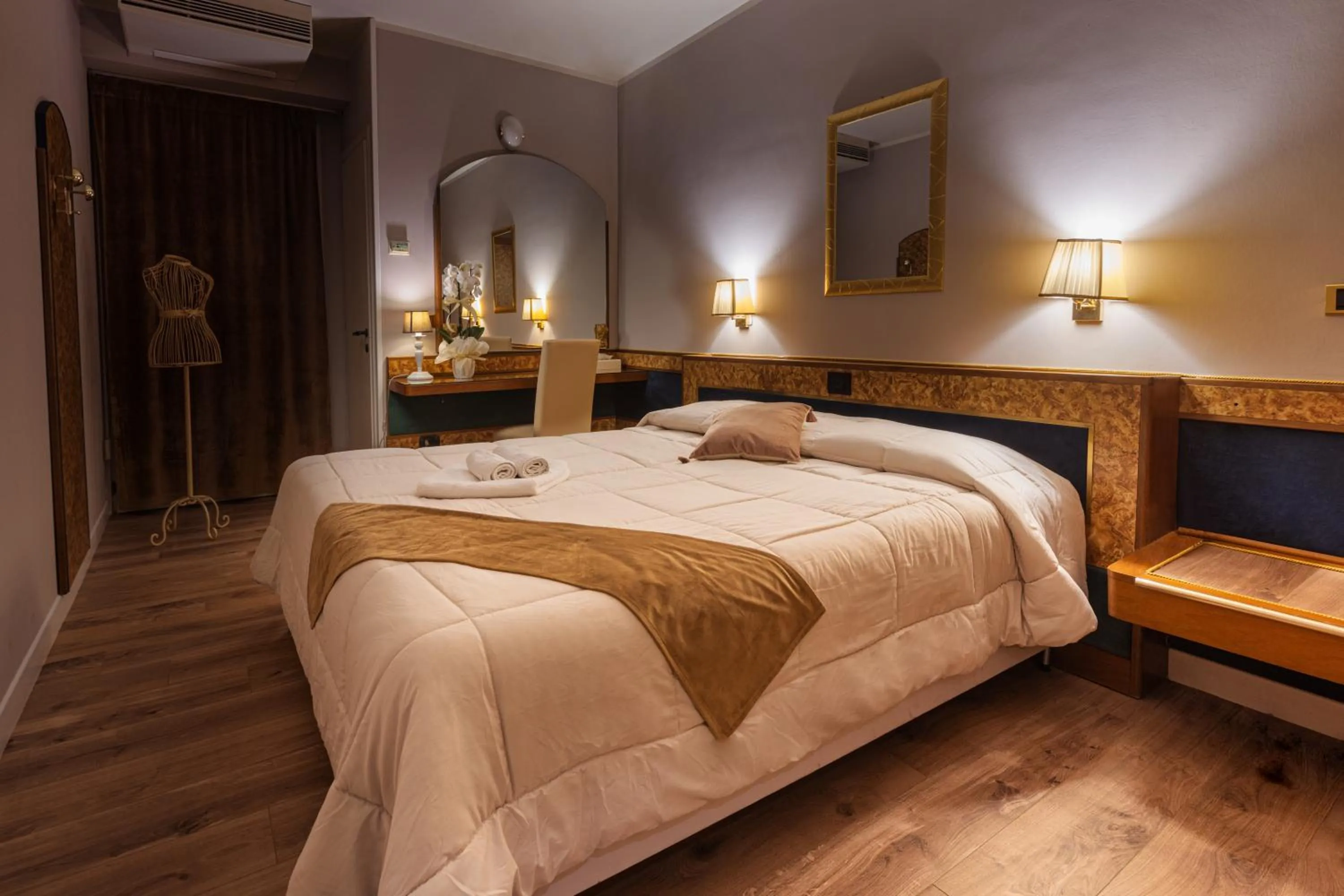 Bed in Hotel Villa Pigalle