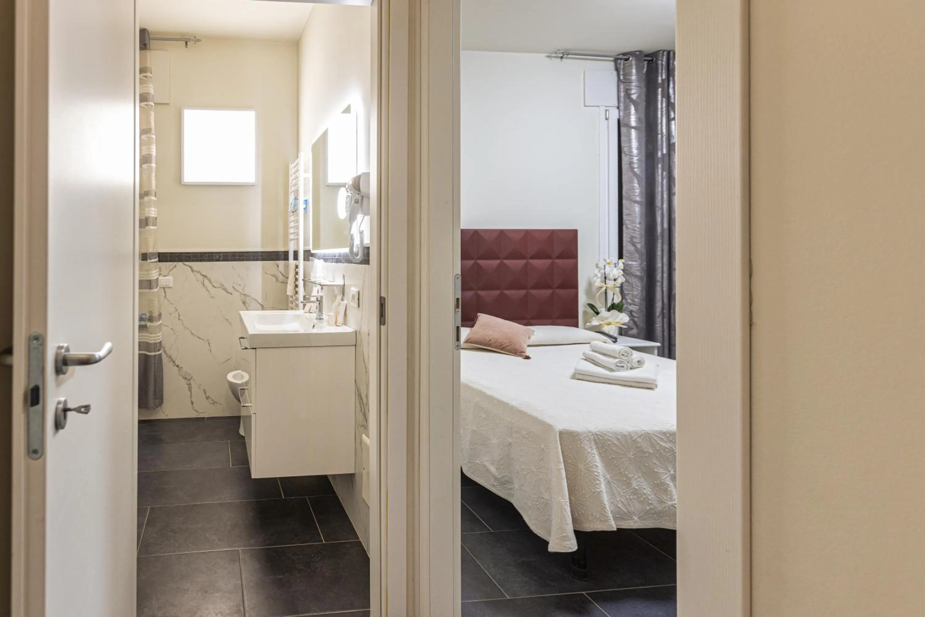 Bedroom in Hotel Villa Pigalle