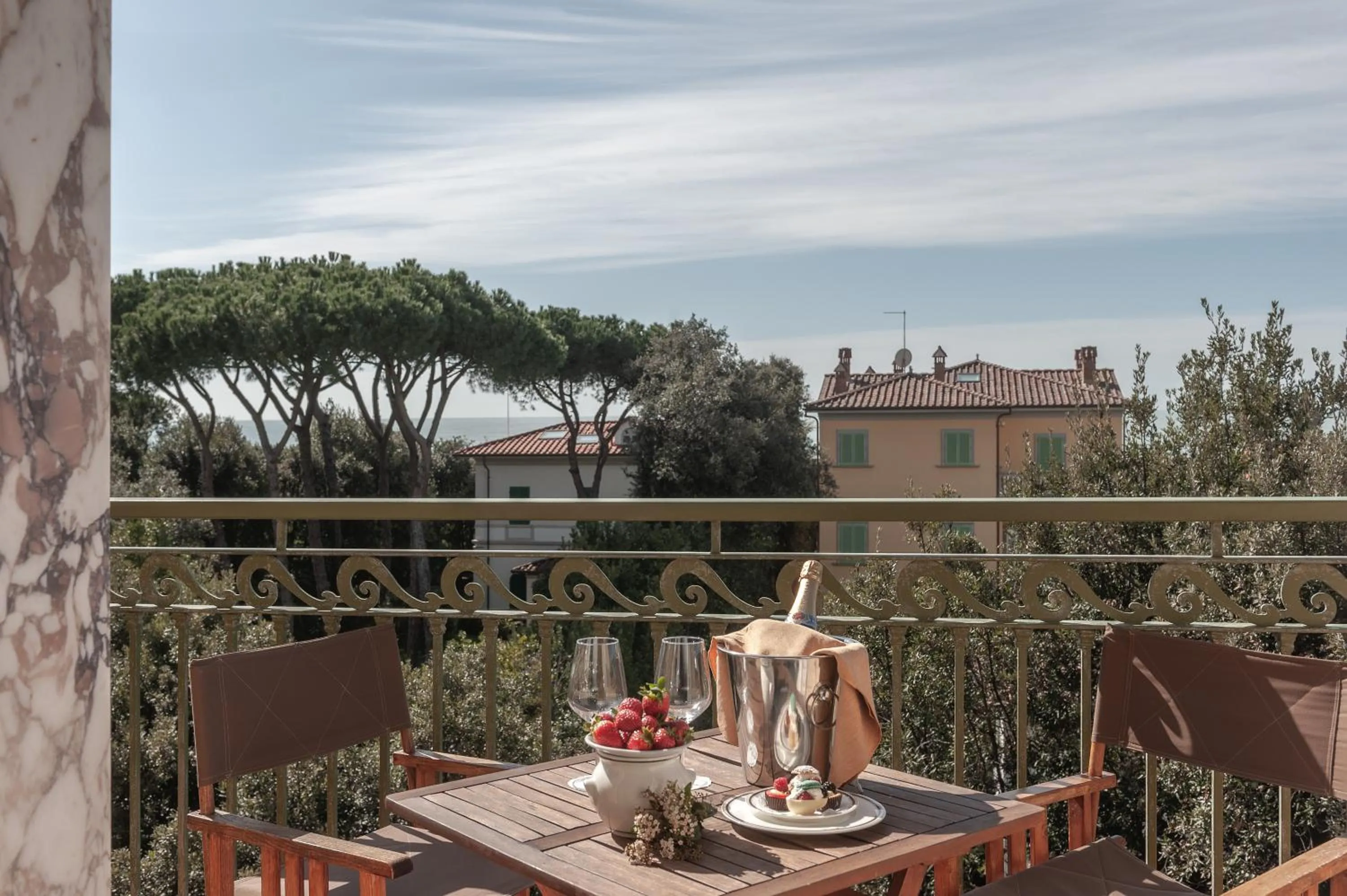 Balcony/Terrace in President Hotel