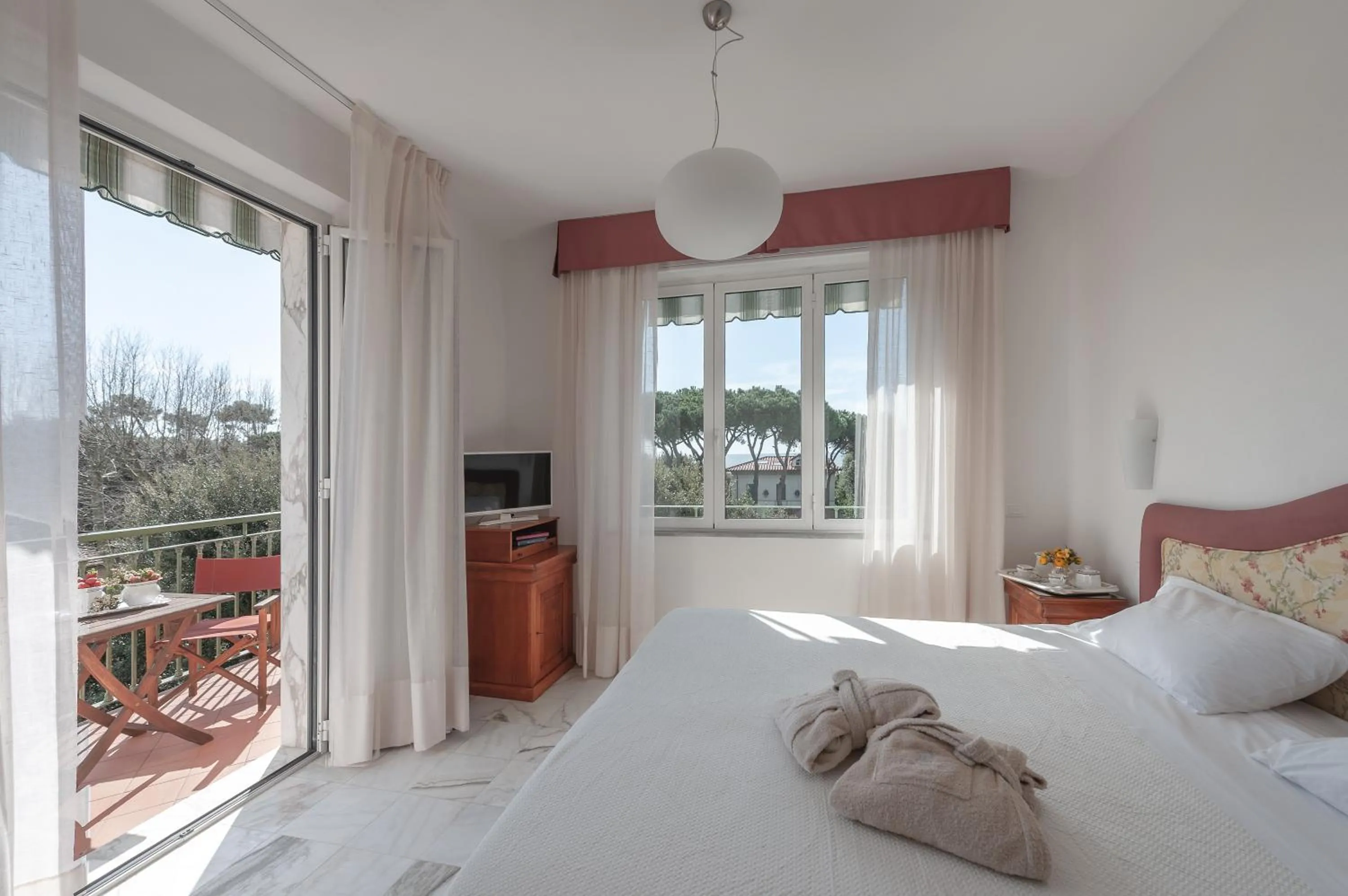 Nearby landmark, Bed in President Hotel