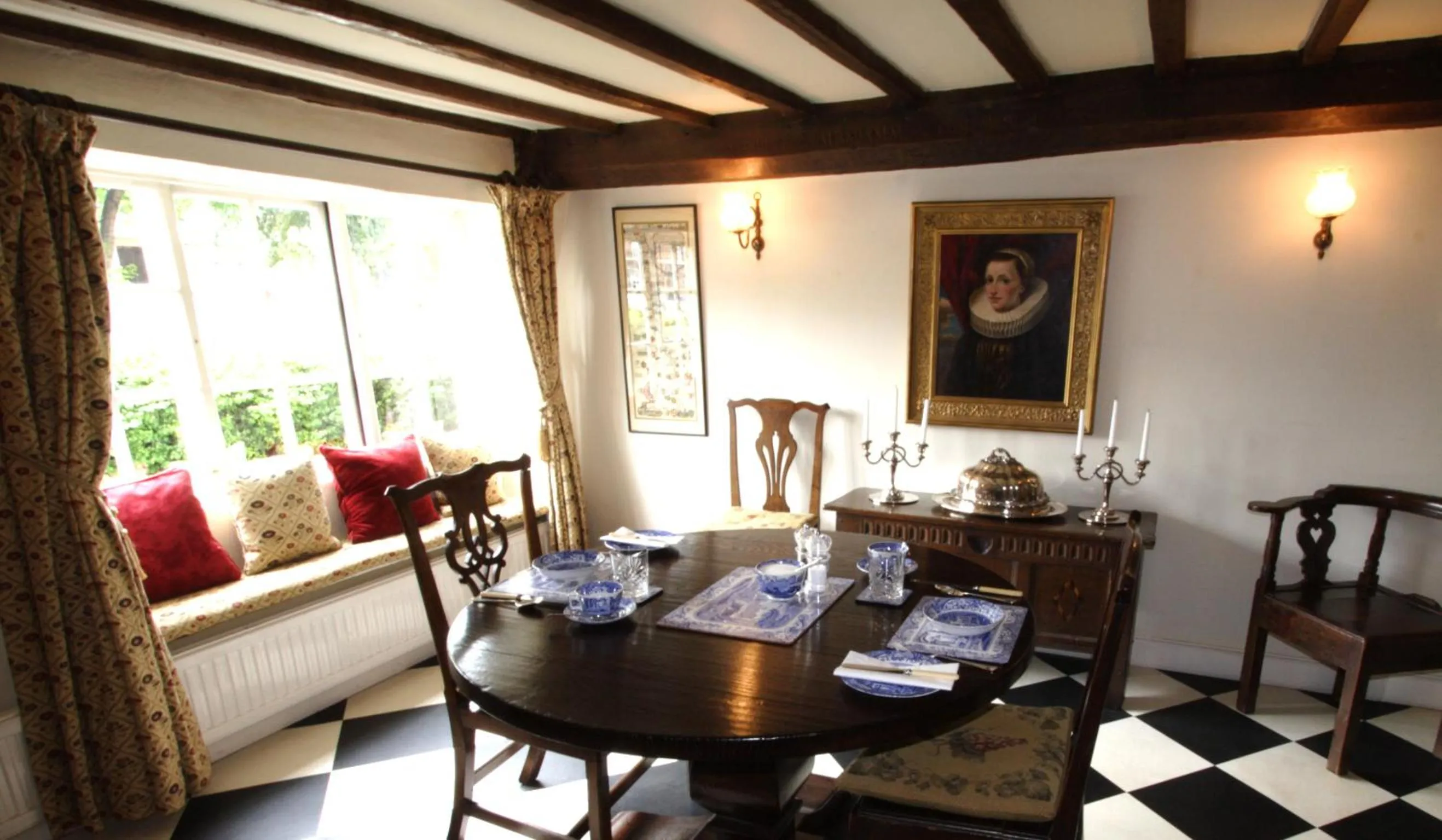 Restaurant/places to eat in Porch House