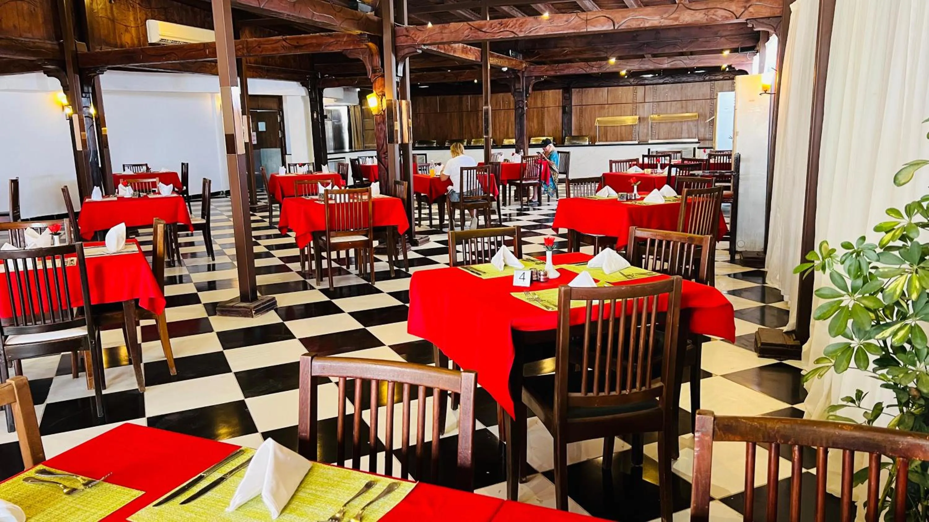 Restaurant/places to eat in Viking club hotel