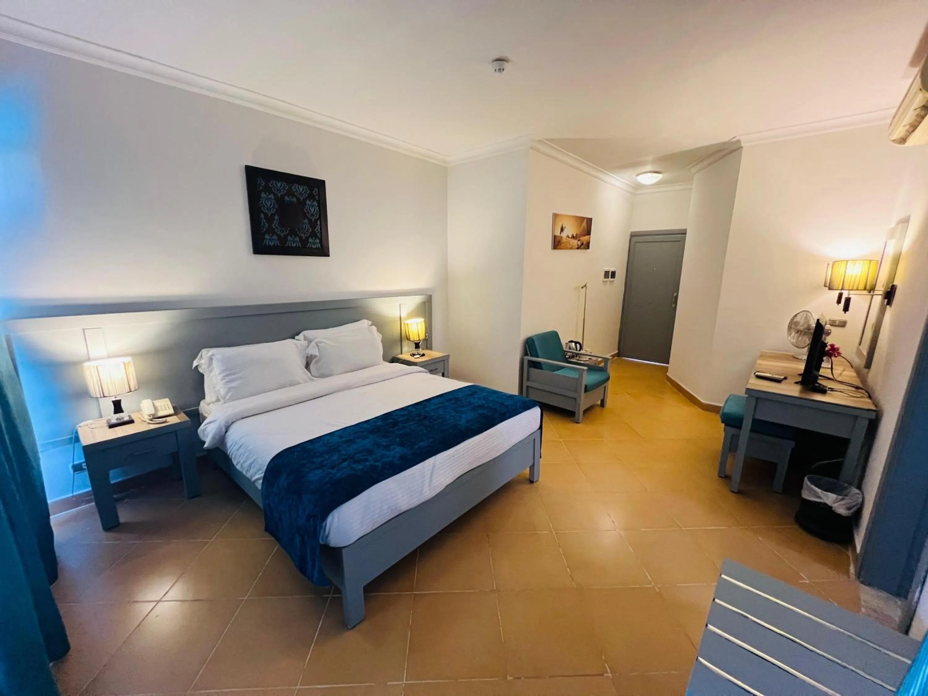 Bedroom, Bed in Viking club hotel