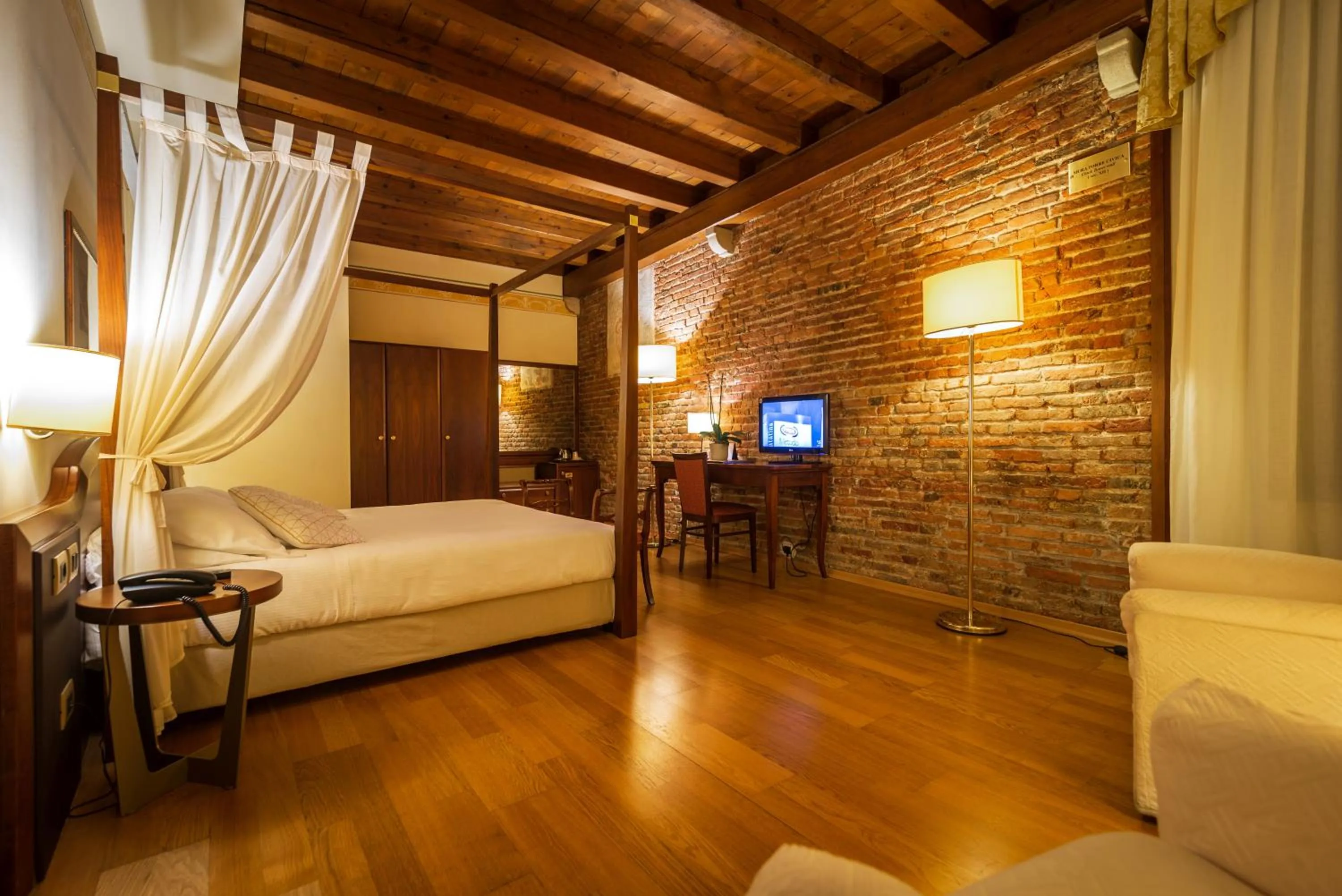 Photo of the whole room, Bed in Hotel Alla Torre