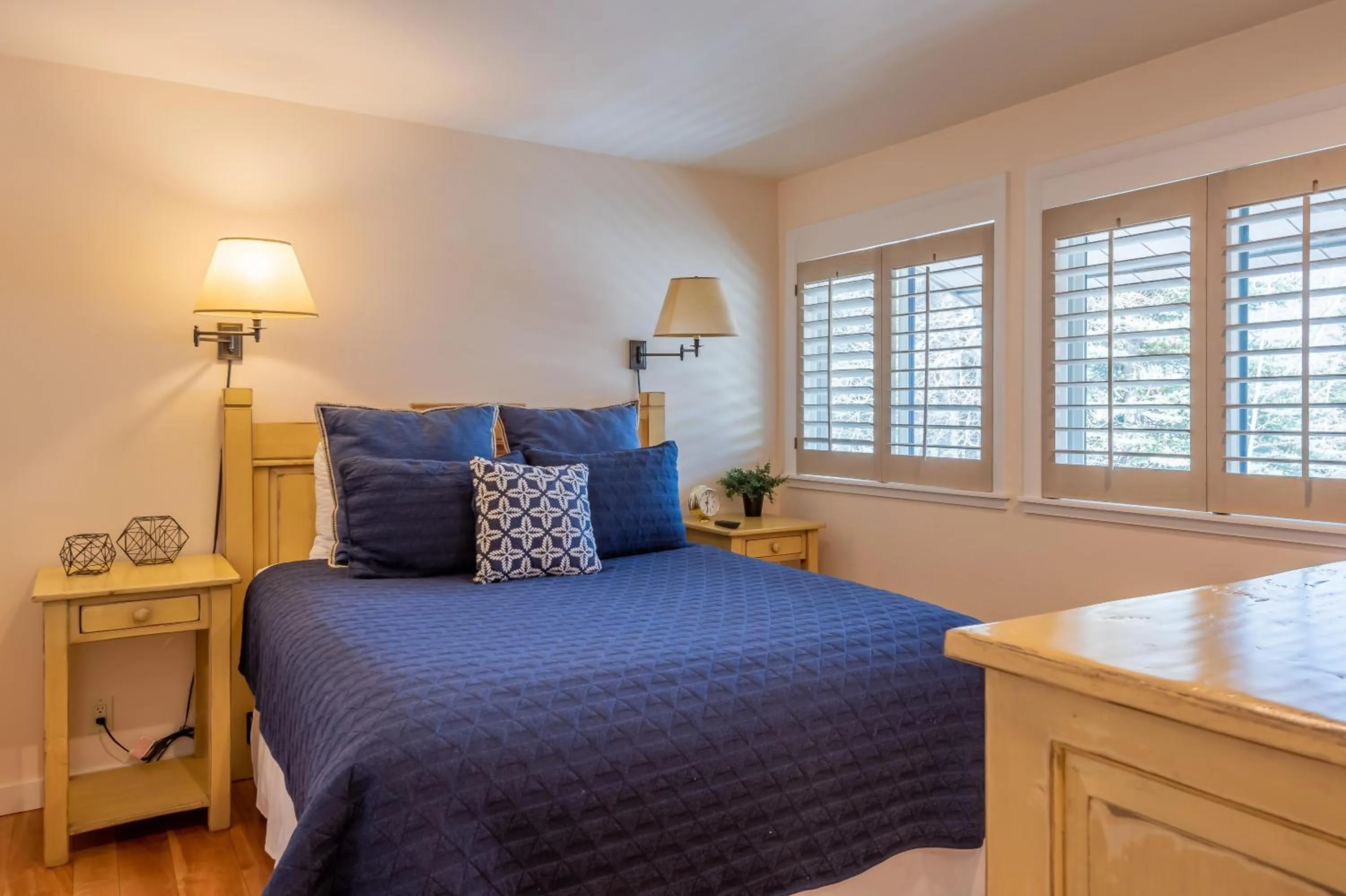 Bed in Creekside Condo 1337