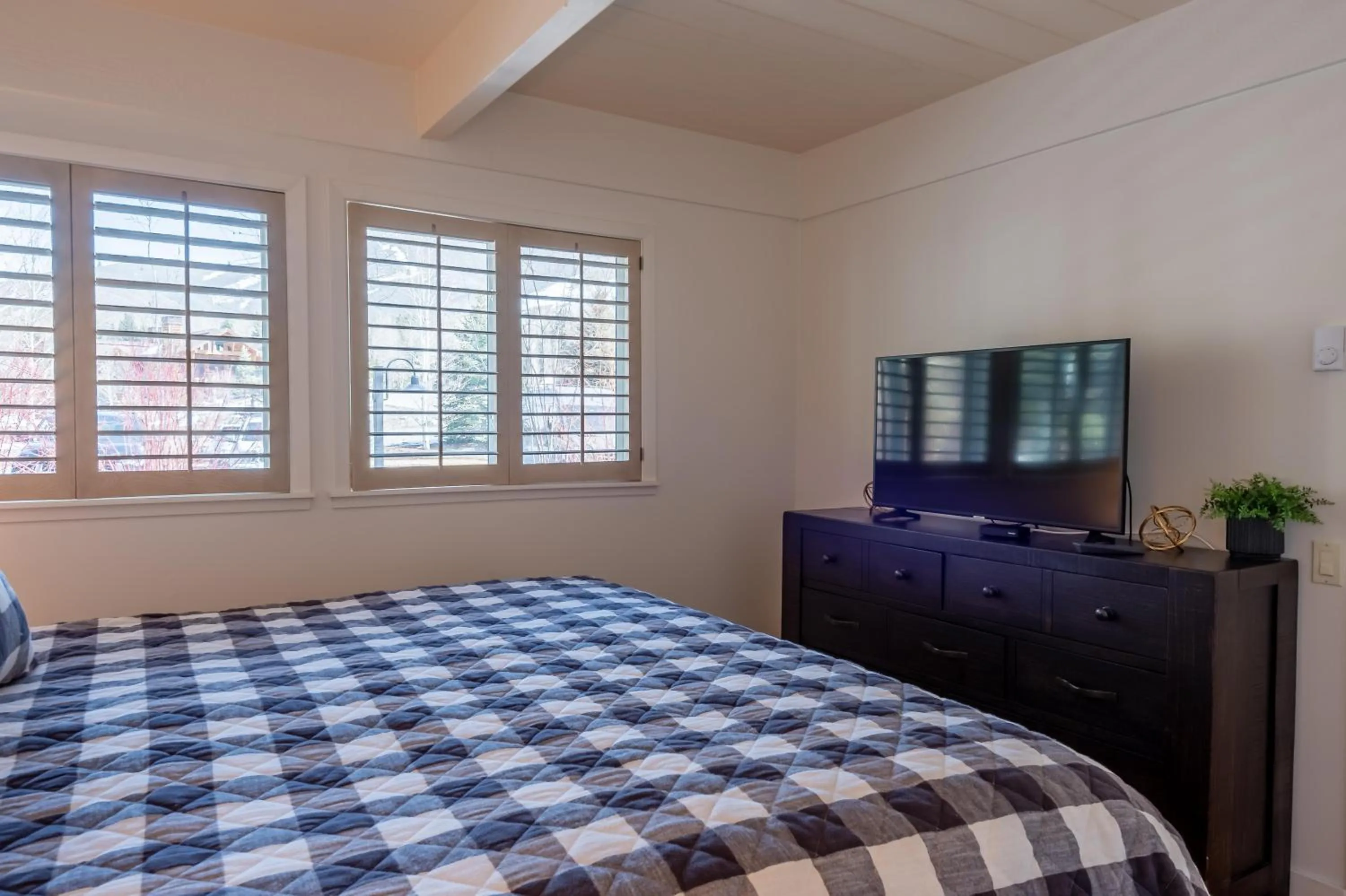 Bed in Creekside Condo 1337