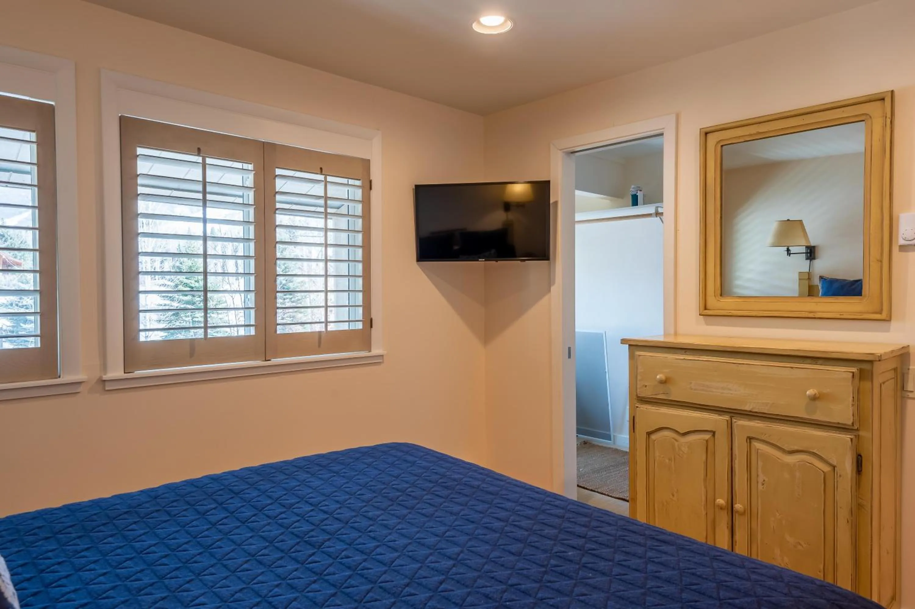 Bed in Creekside Condo 1337