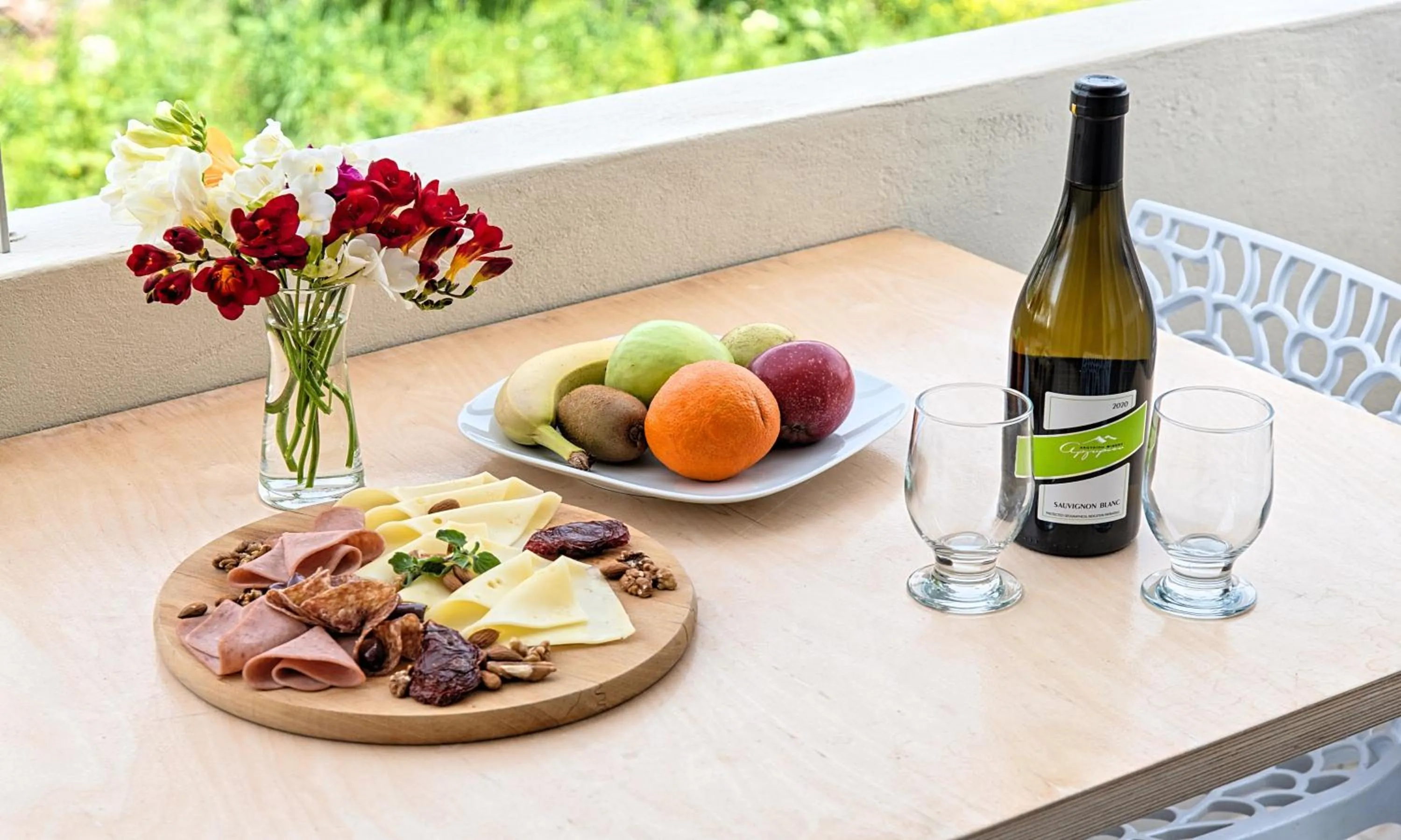 Food and drinks in Elounda Garden Suites Heated Pool