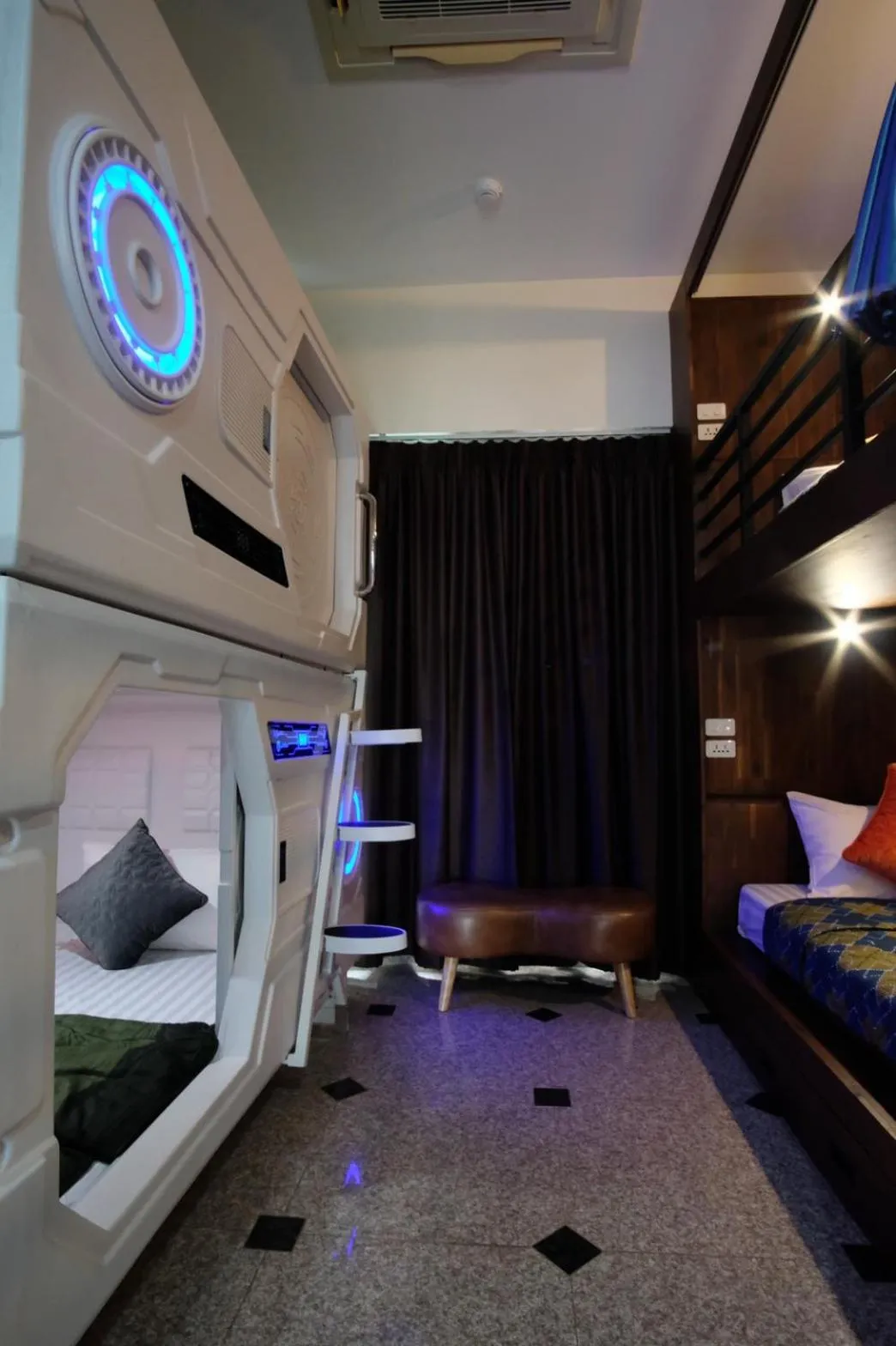 bunk bed, Bed in Cha Li's Family Hotel&Hostel