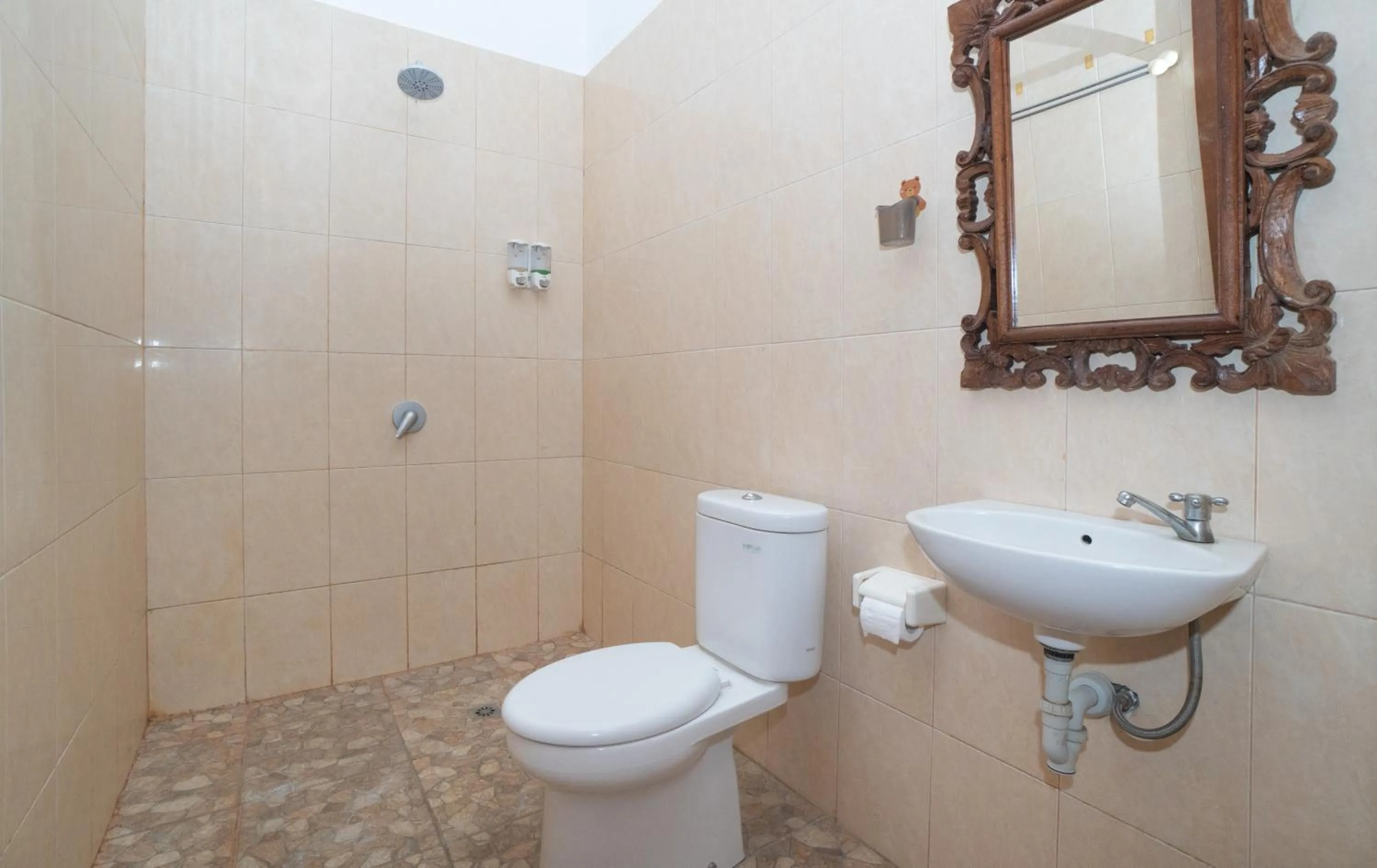 Shower in PAK'VO'HOUSE