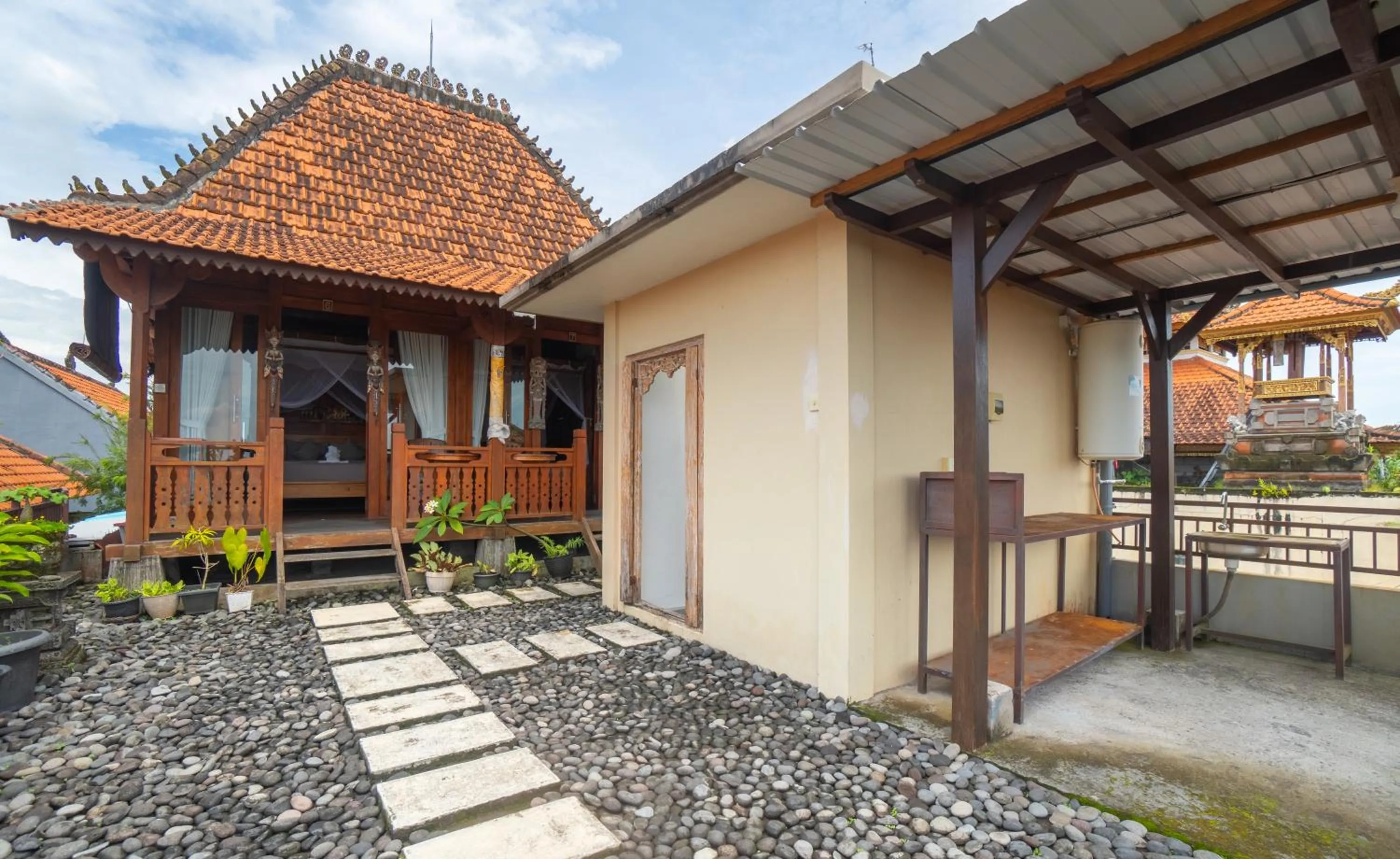 Property building in PAK'VO'HOUSE