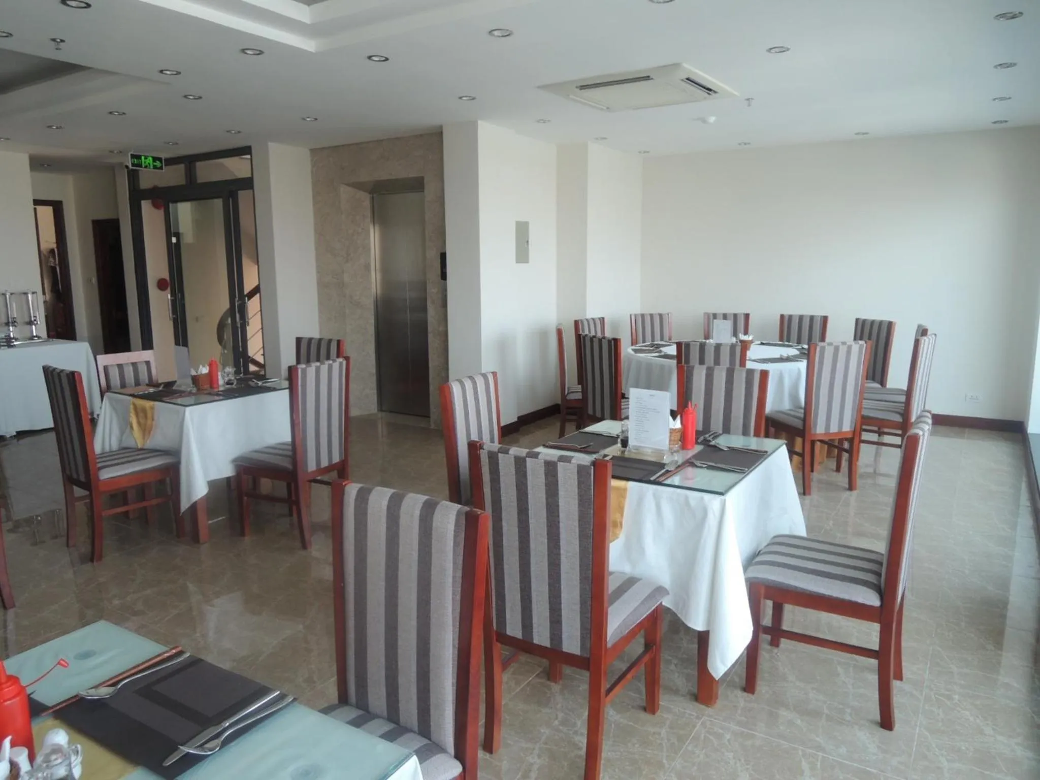 Restaurant/places to eat in Bounty Hotel