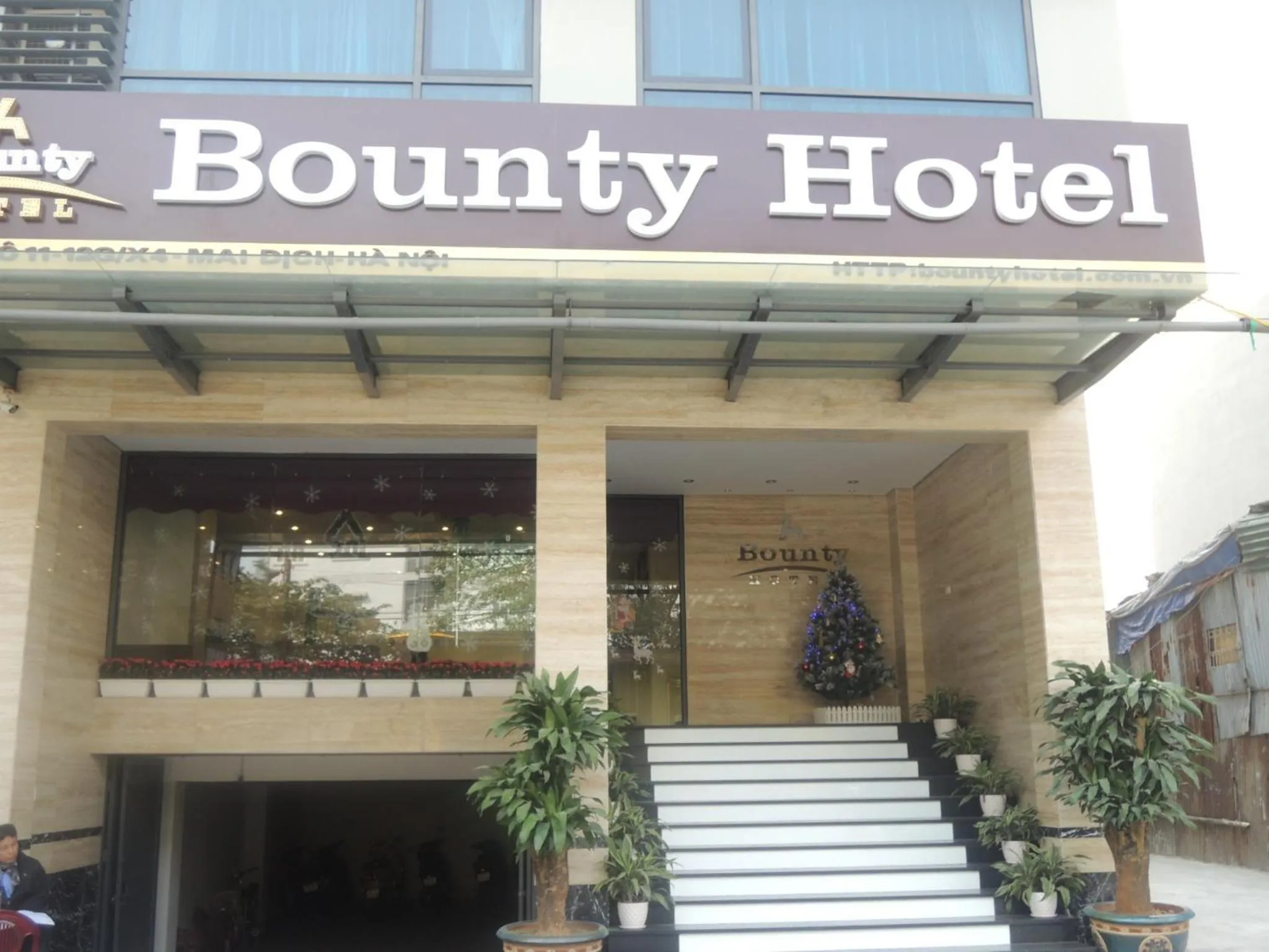 Facade/entrance in Bounty Hotel