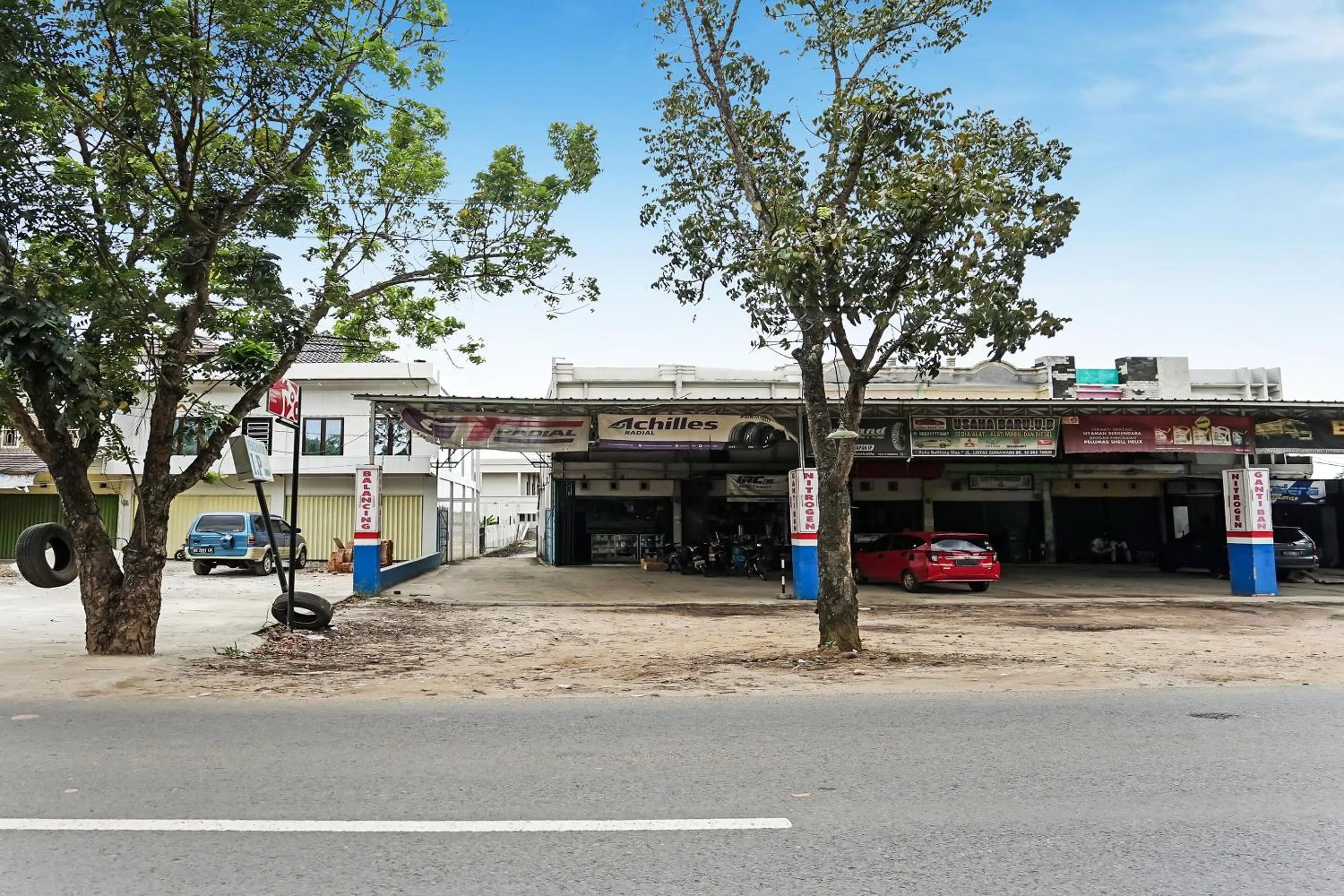 Facade/entrance in Hotel O Penginapan Indah Permai Syariah