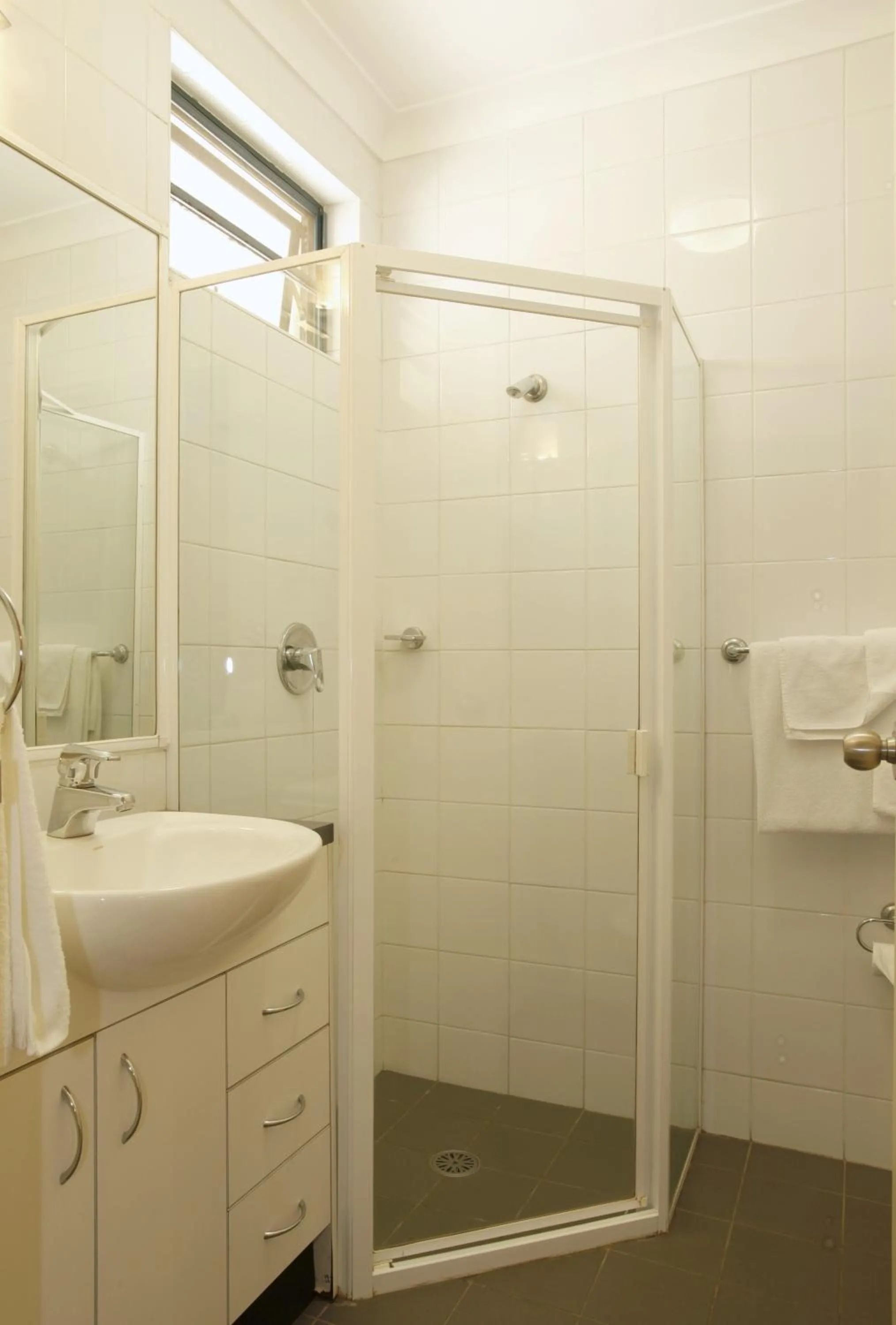 Bathroom in Maclin Lodge Motel