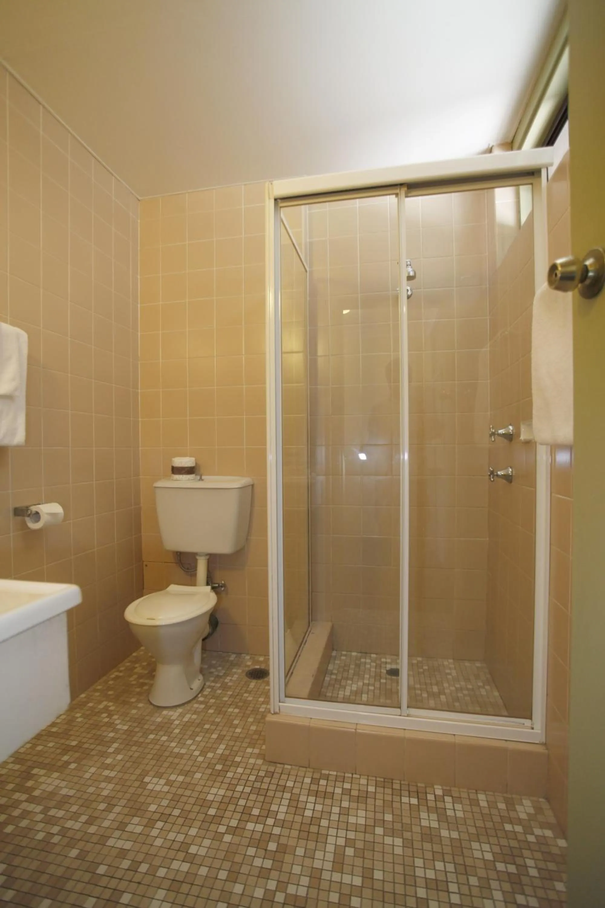 Bathroom in Maclin Lodge Motel