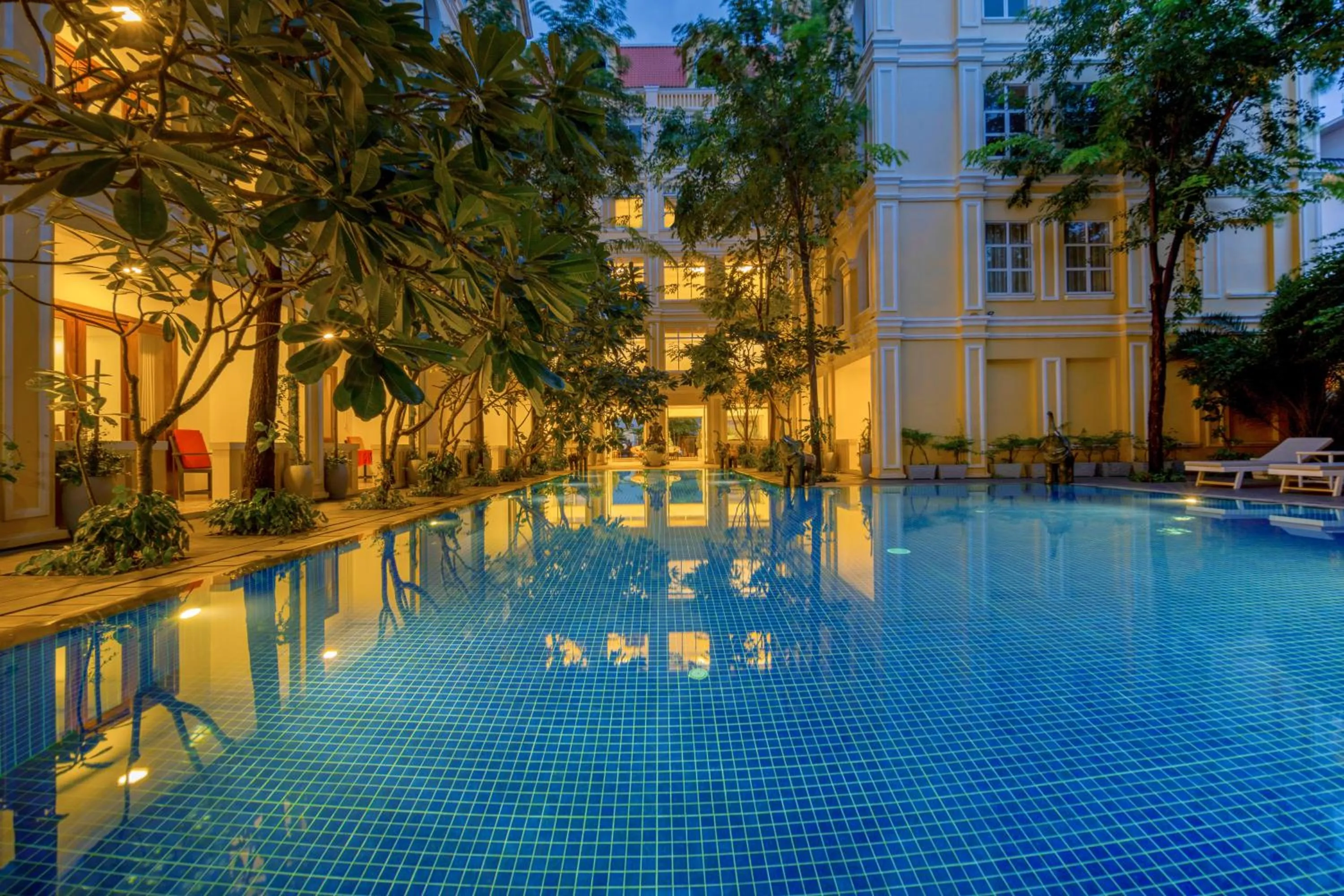 Swimming pool in La Residence WatBo Hotel