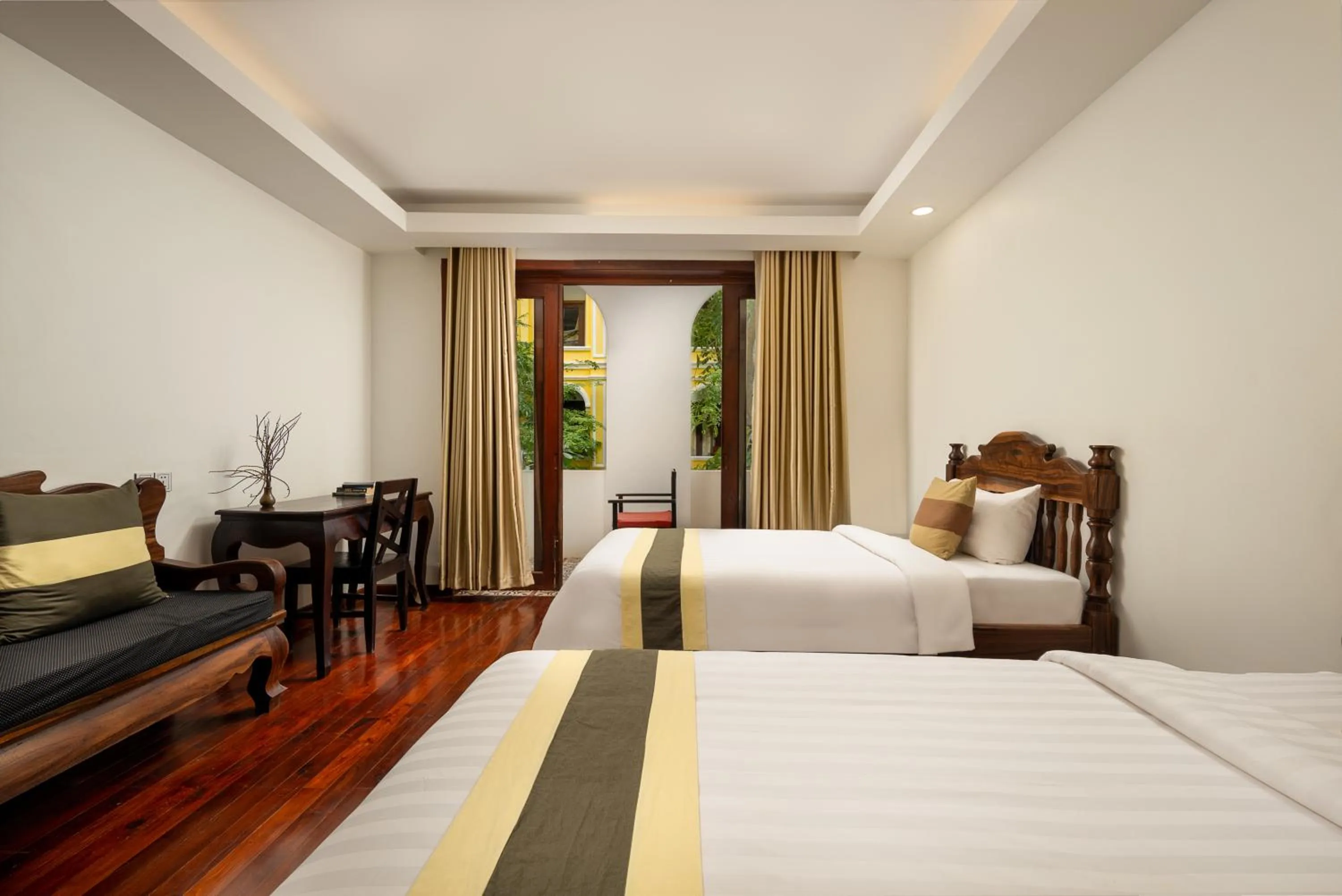 Photo of the whole room, Bed in La Residence WatBo Hotel