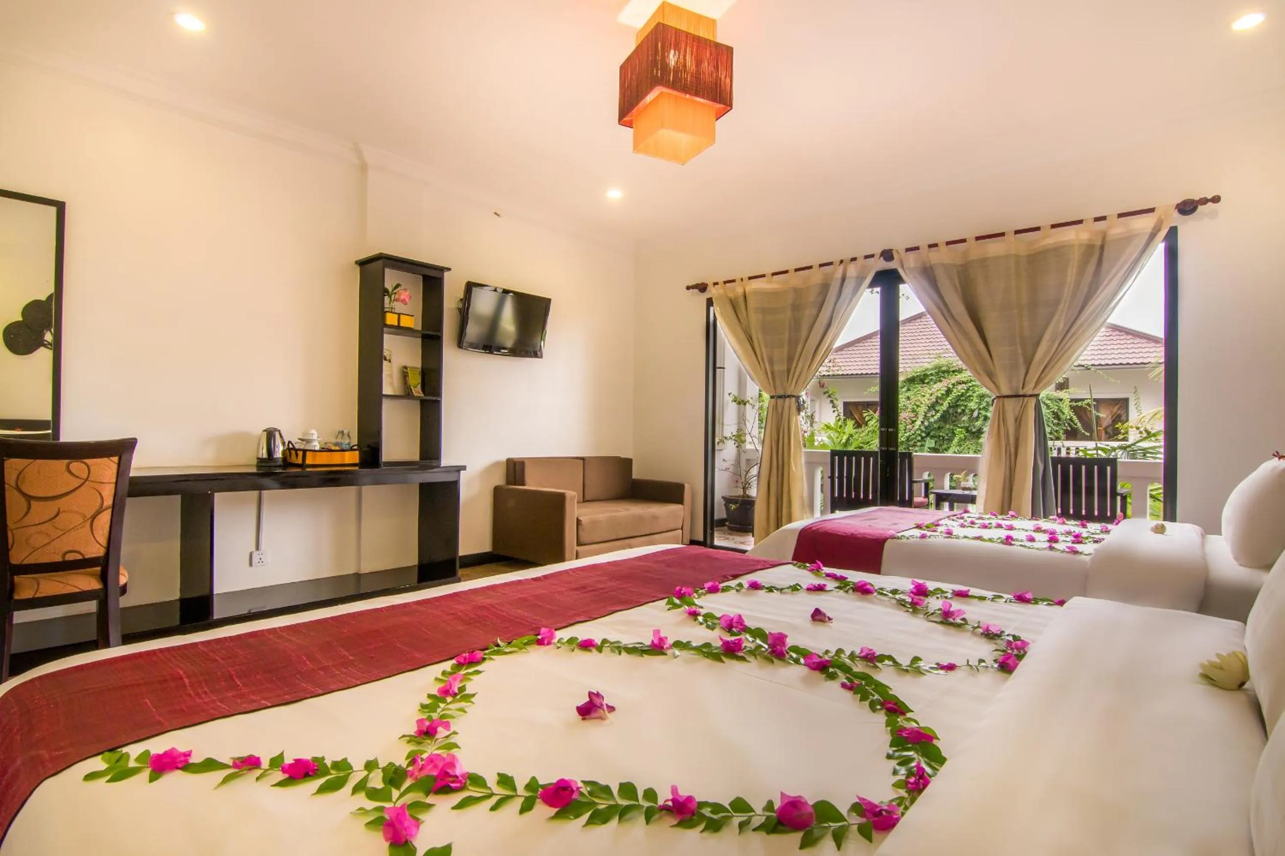 Bedroom, Bed in La Residence WatBo Hotel