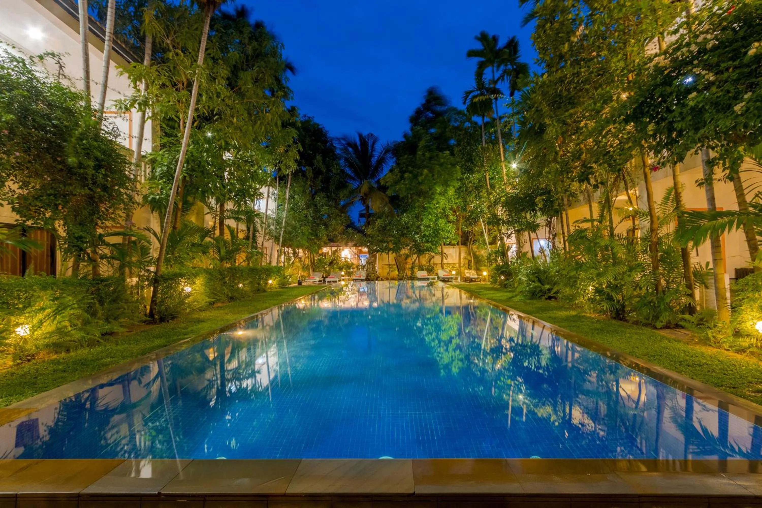 Swimming pool in La Residence WatBo Hotel