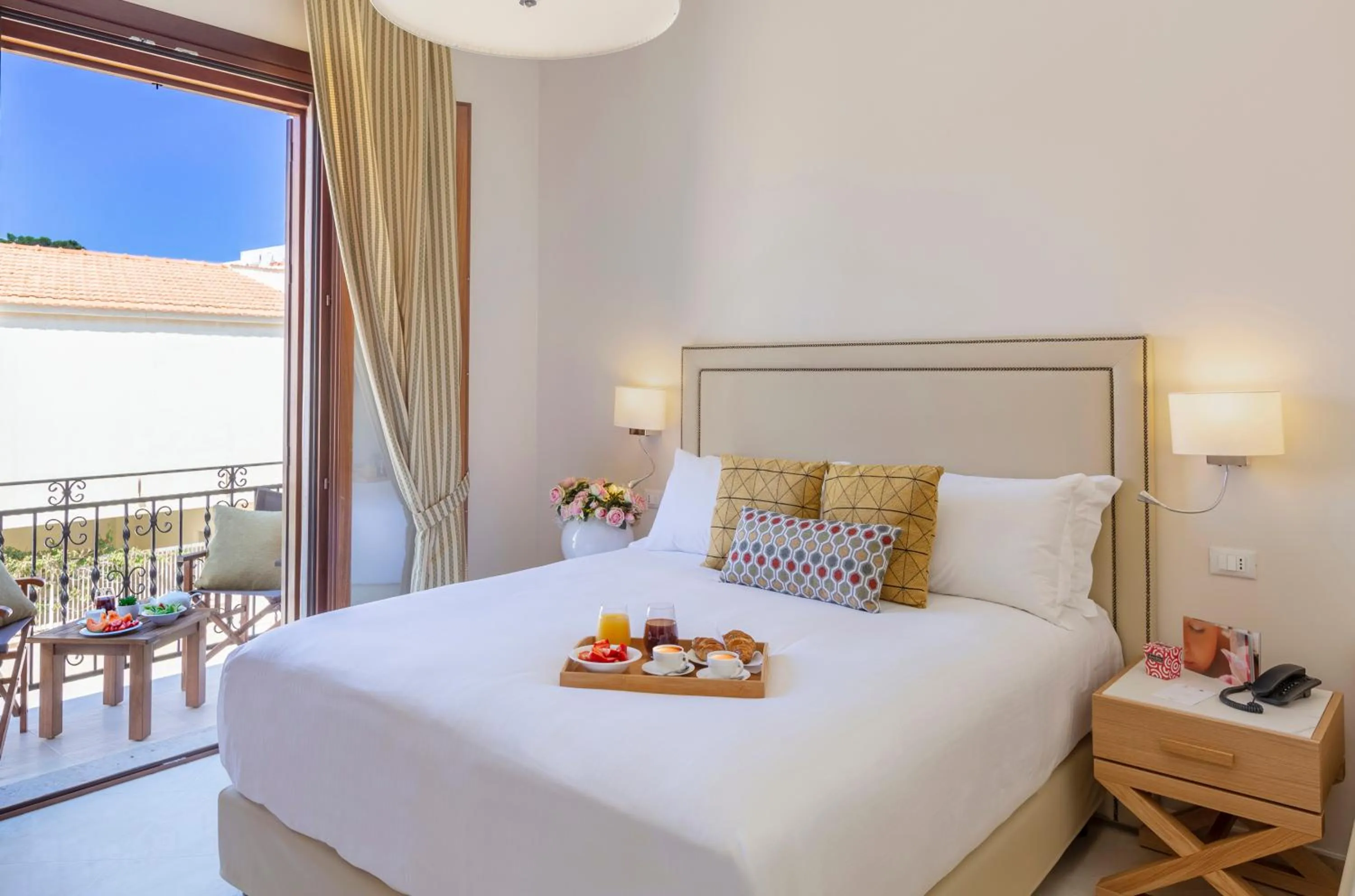 View (from property/room), Bed in Mira Spiaggia