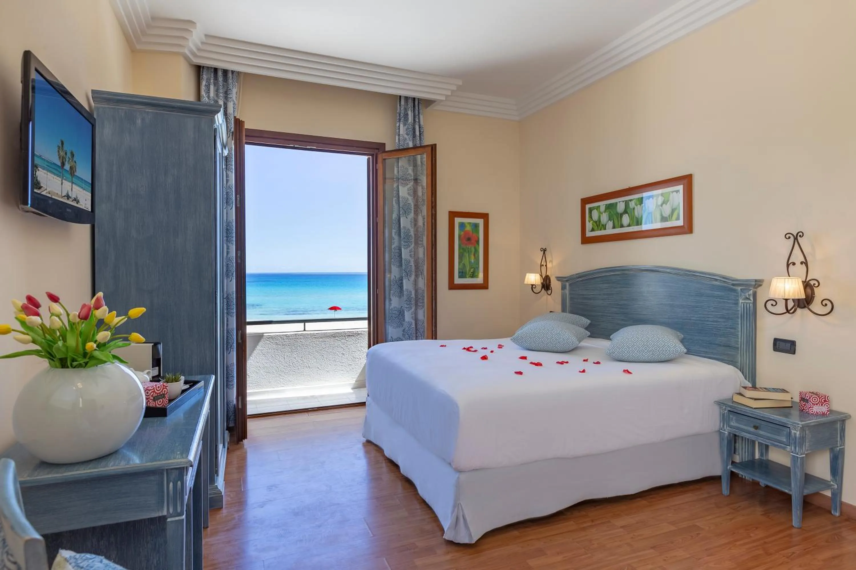 Photo of the whole room, Bed in Mira Spiaggia