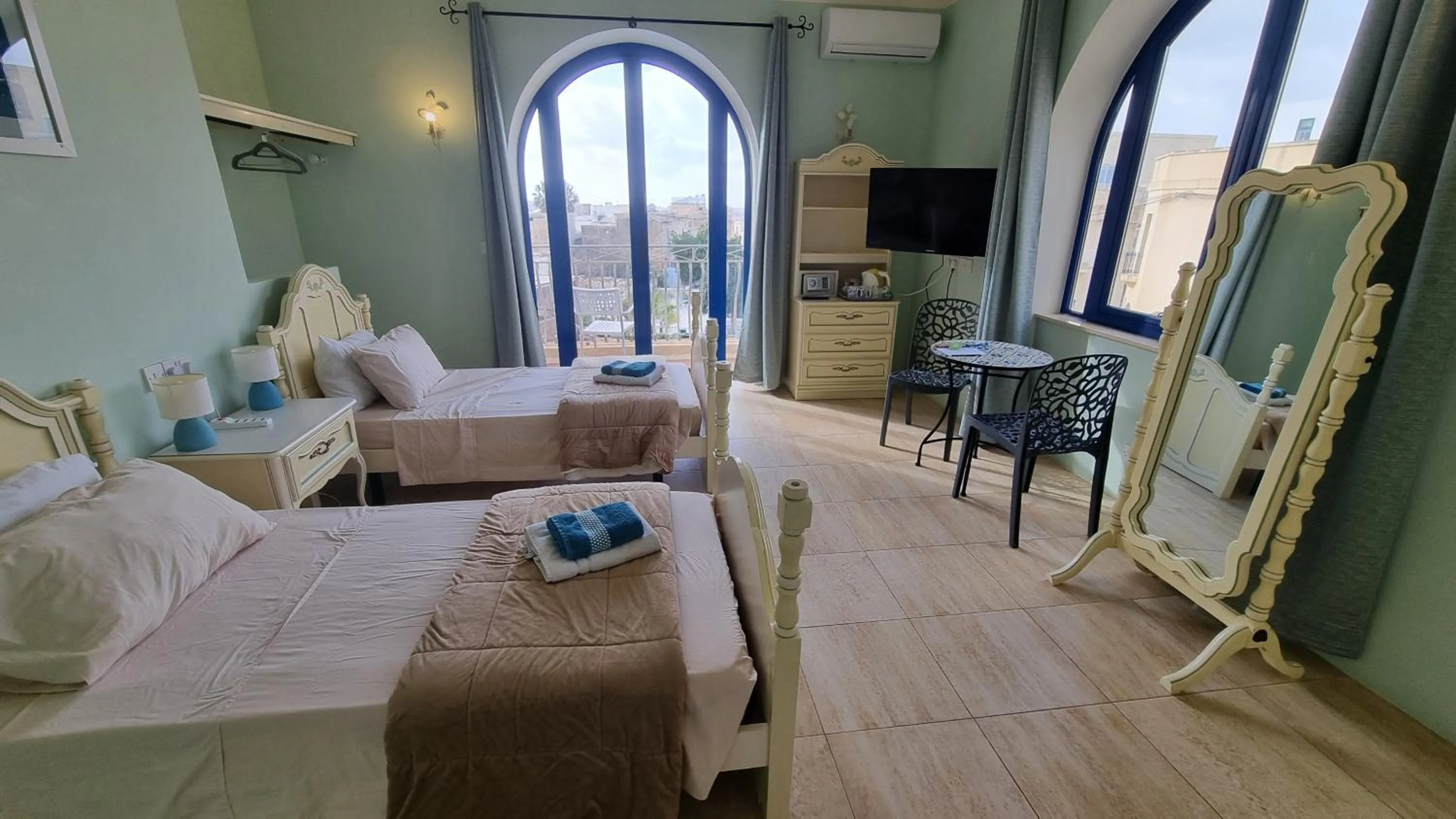 TV and multimedia in Villa Serenity B&B