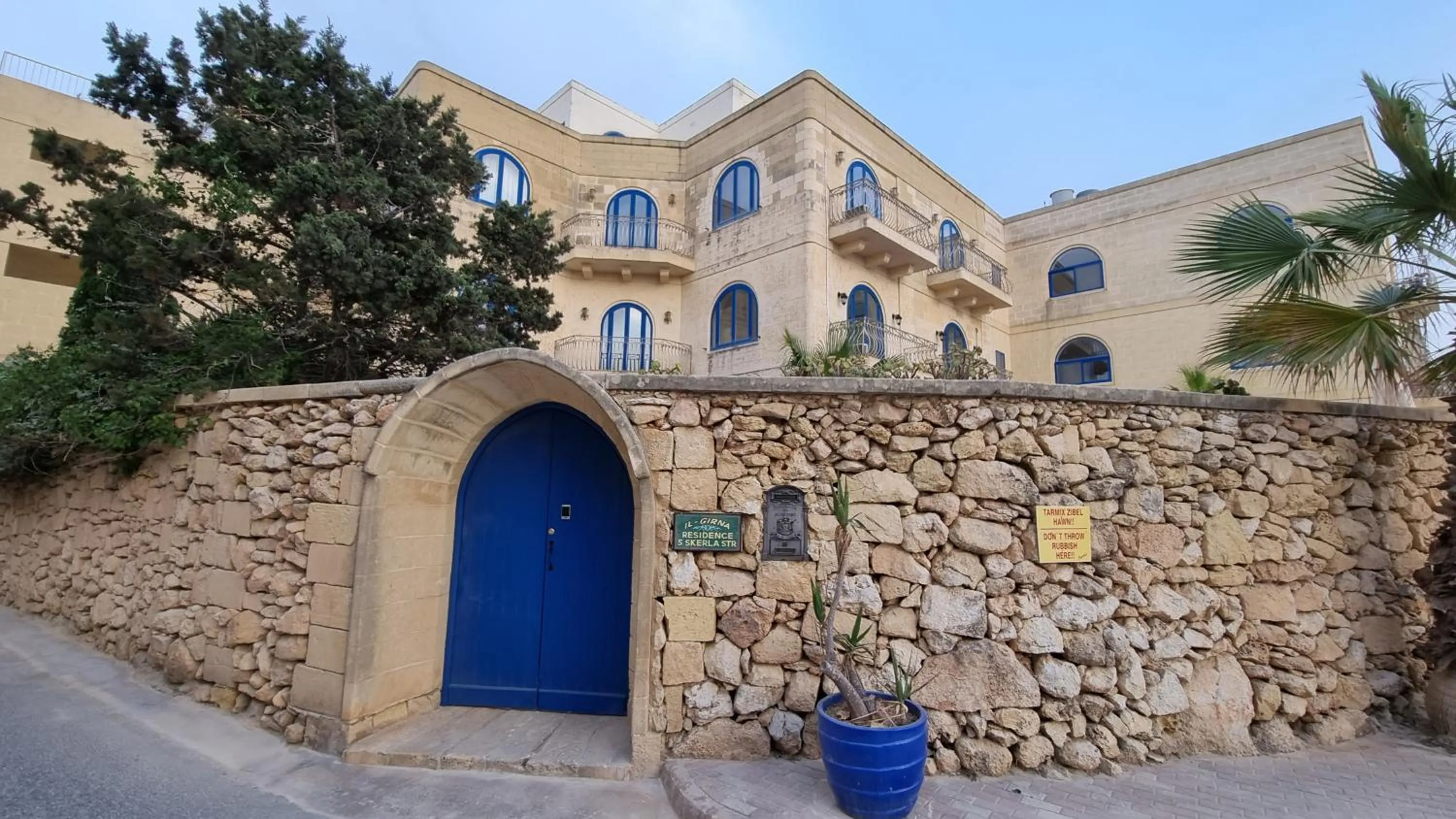 Facade/entrance in Villa Serenity B&B