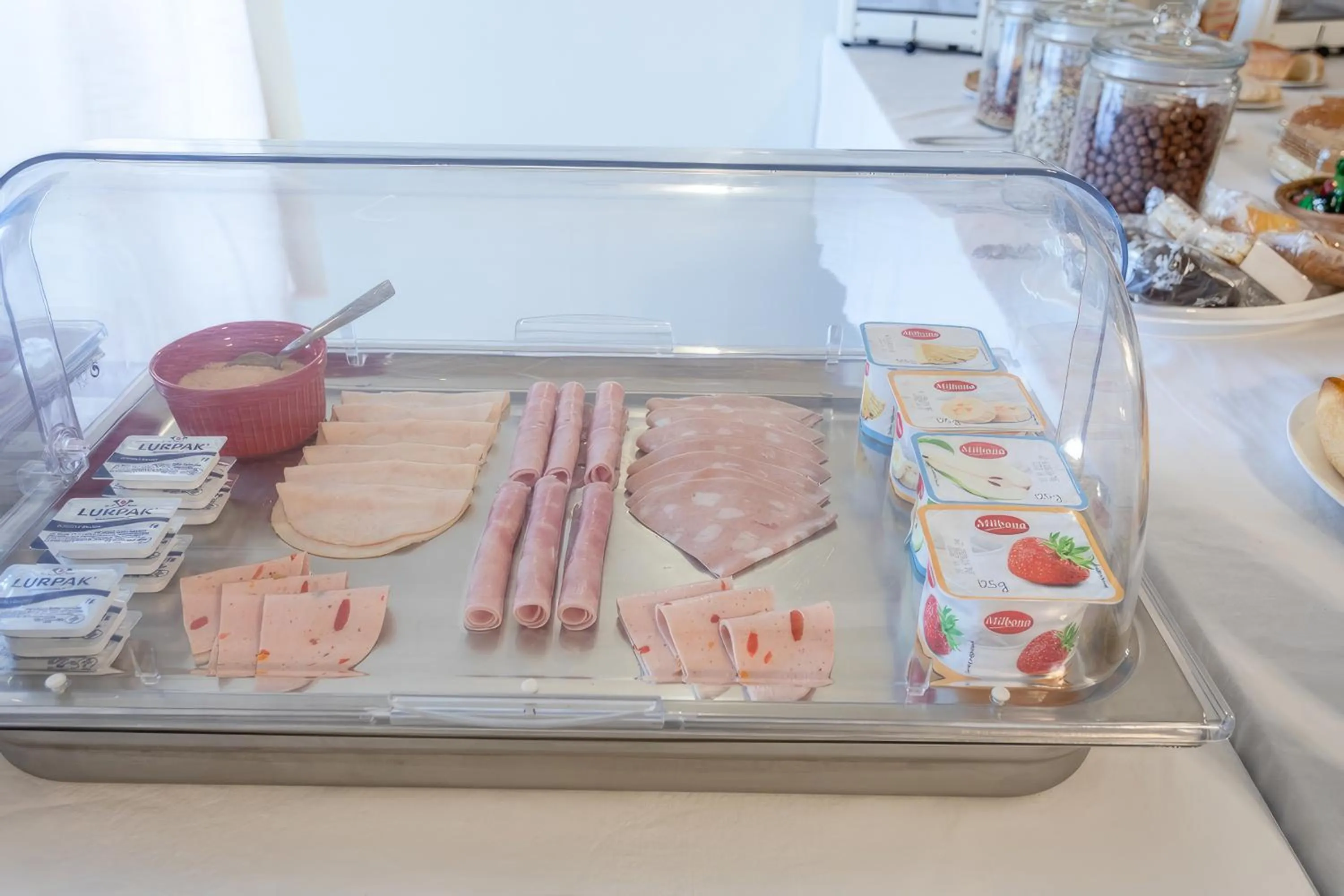 Breakfast in Villa Serenity B&B