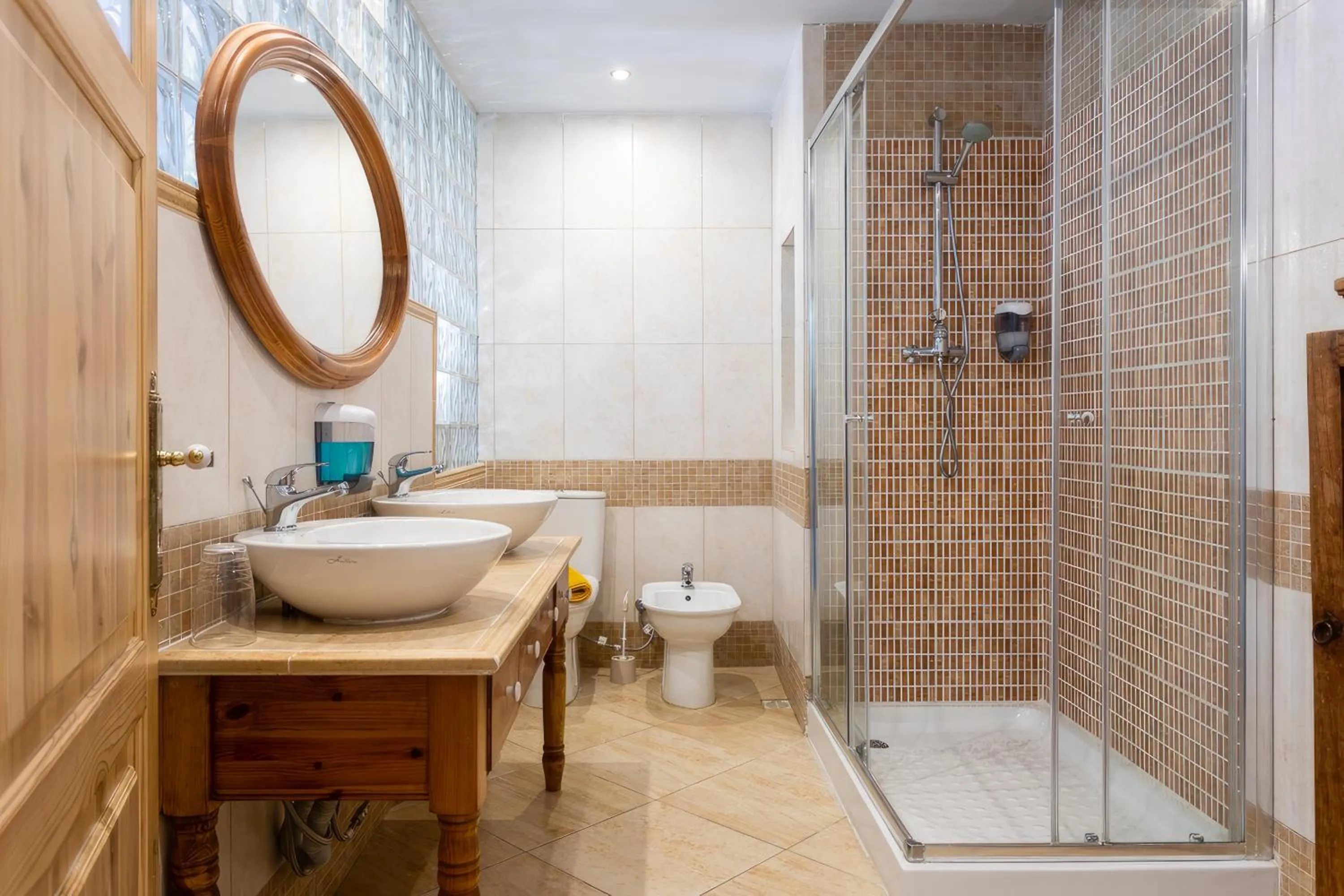 Toilet in Villa Serenity B&B