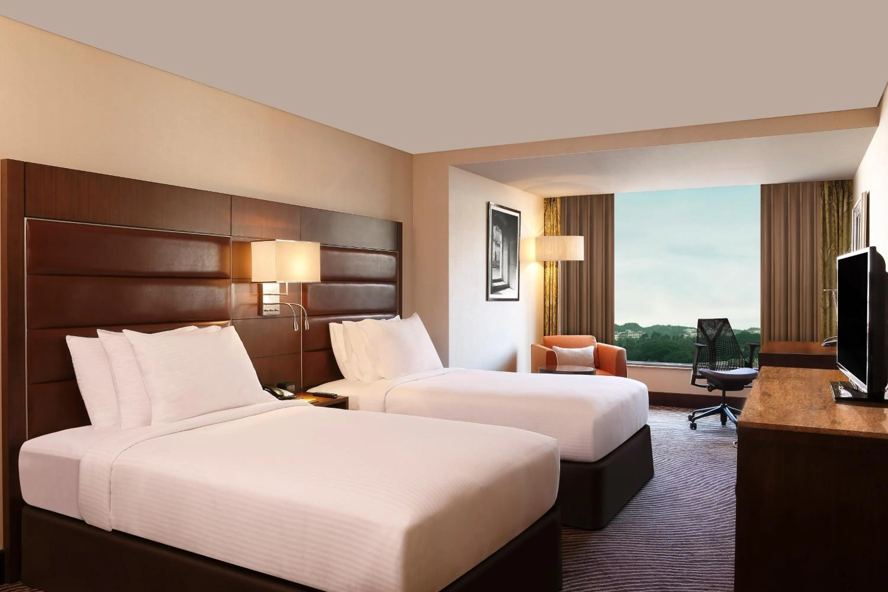 Bedroom, Bed in Hilton Garden Inn, Trivandrum