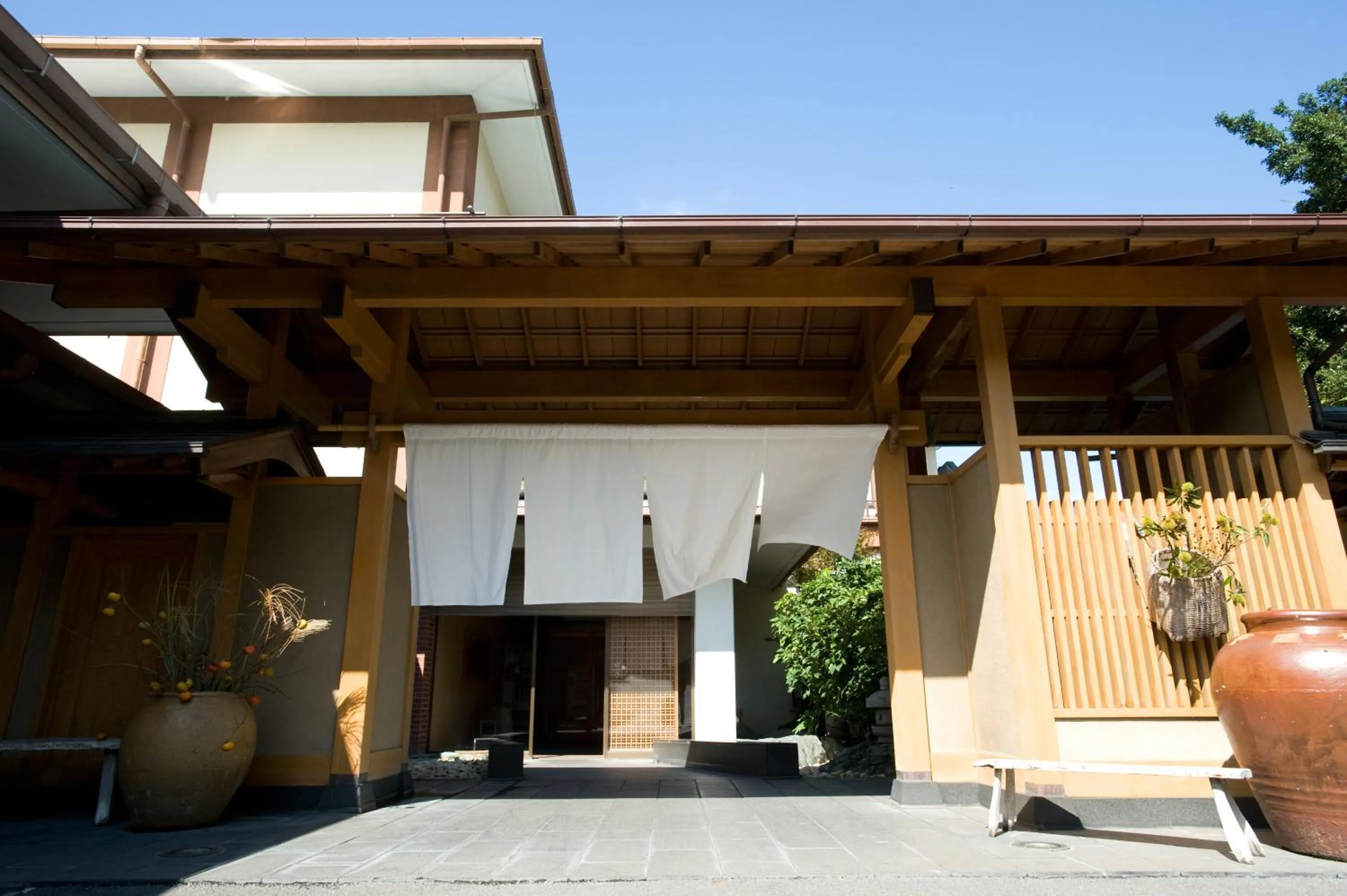 Property building in Hanashinsui